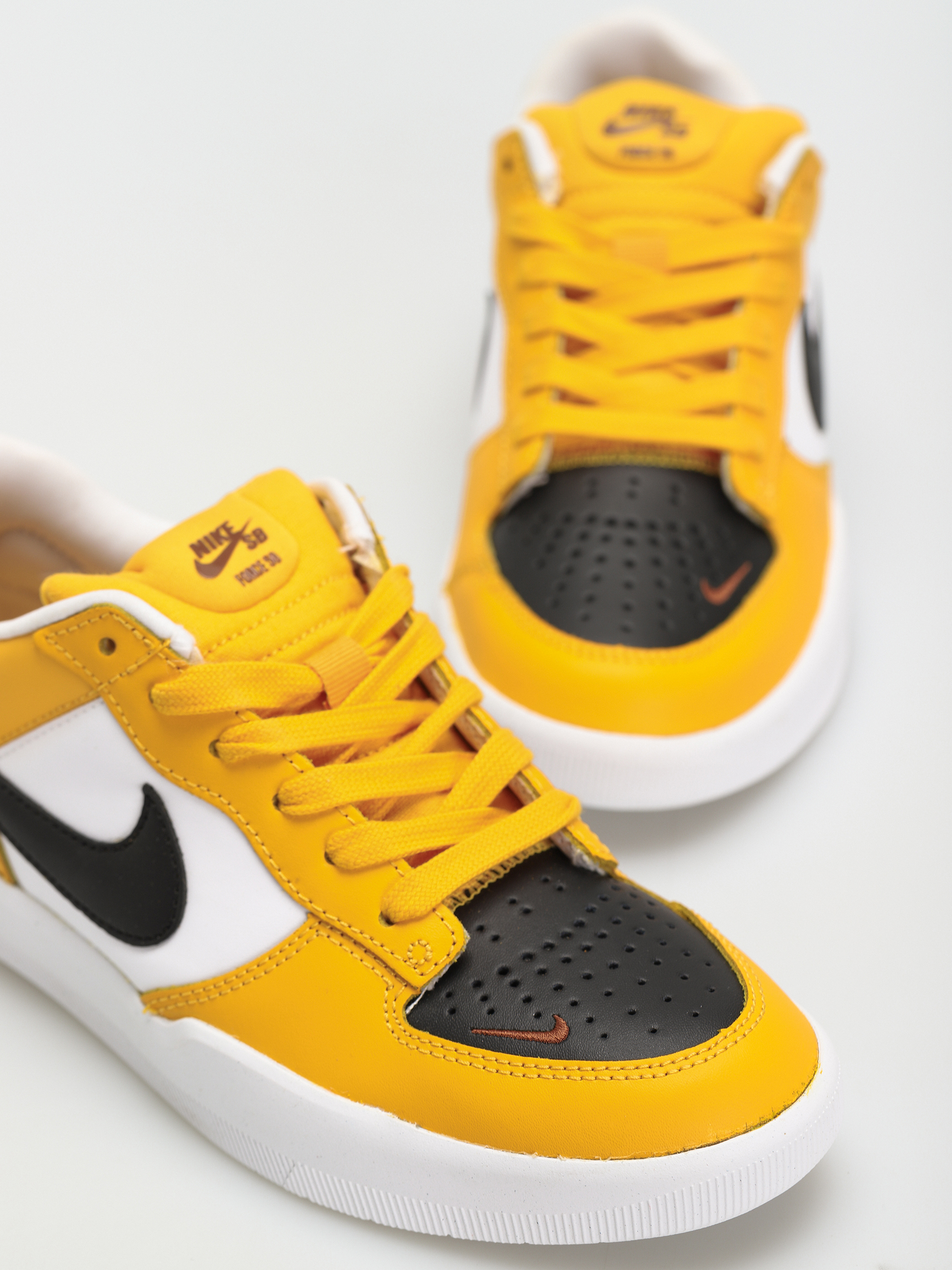 Topánky Nike SB Force 58 Premium (university gold/black white pecan)