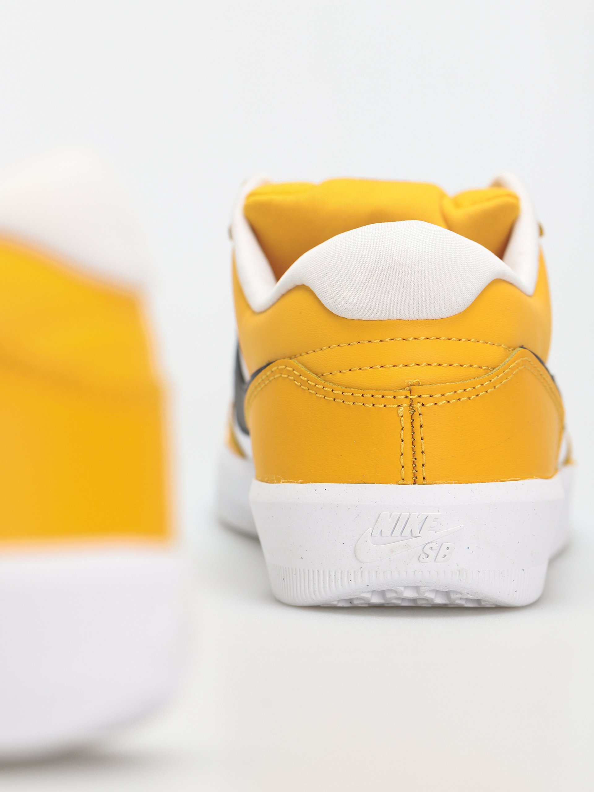 Topánky Nike SB Force 58 Premium (university gold/black white pecan)