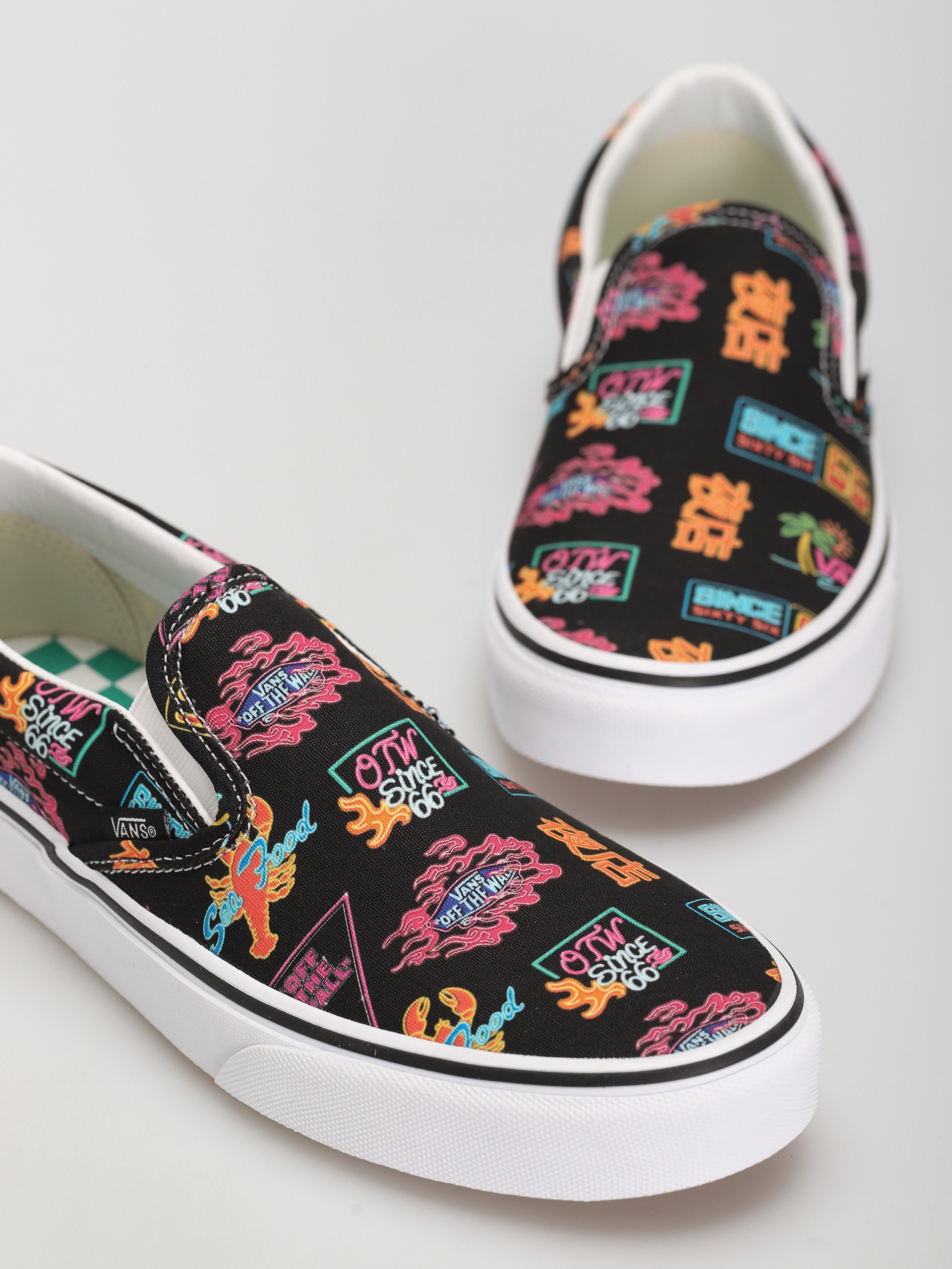 Topánky Vans Classic Slip On (vans market/black/neon)