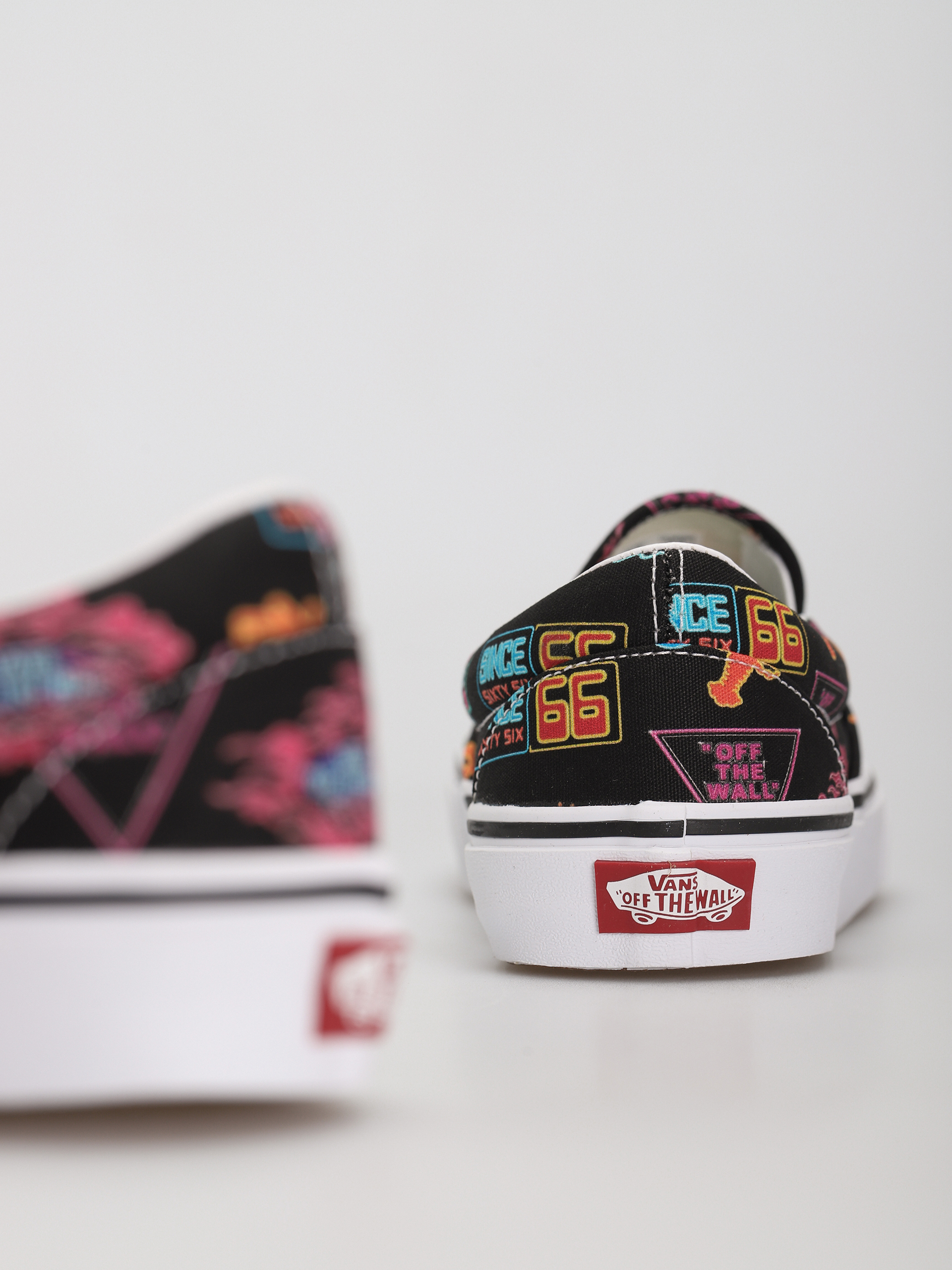 Topánky Vans Classic Slip On (vans market/black/neon)