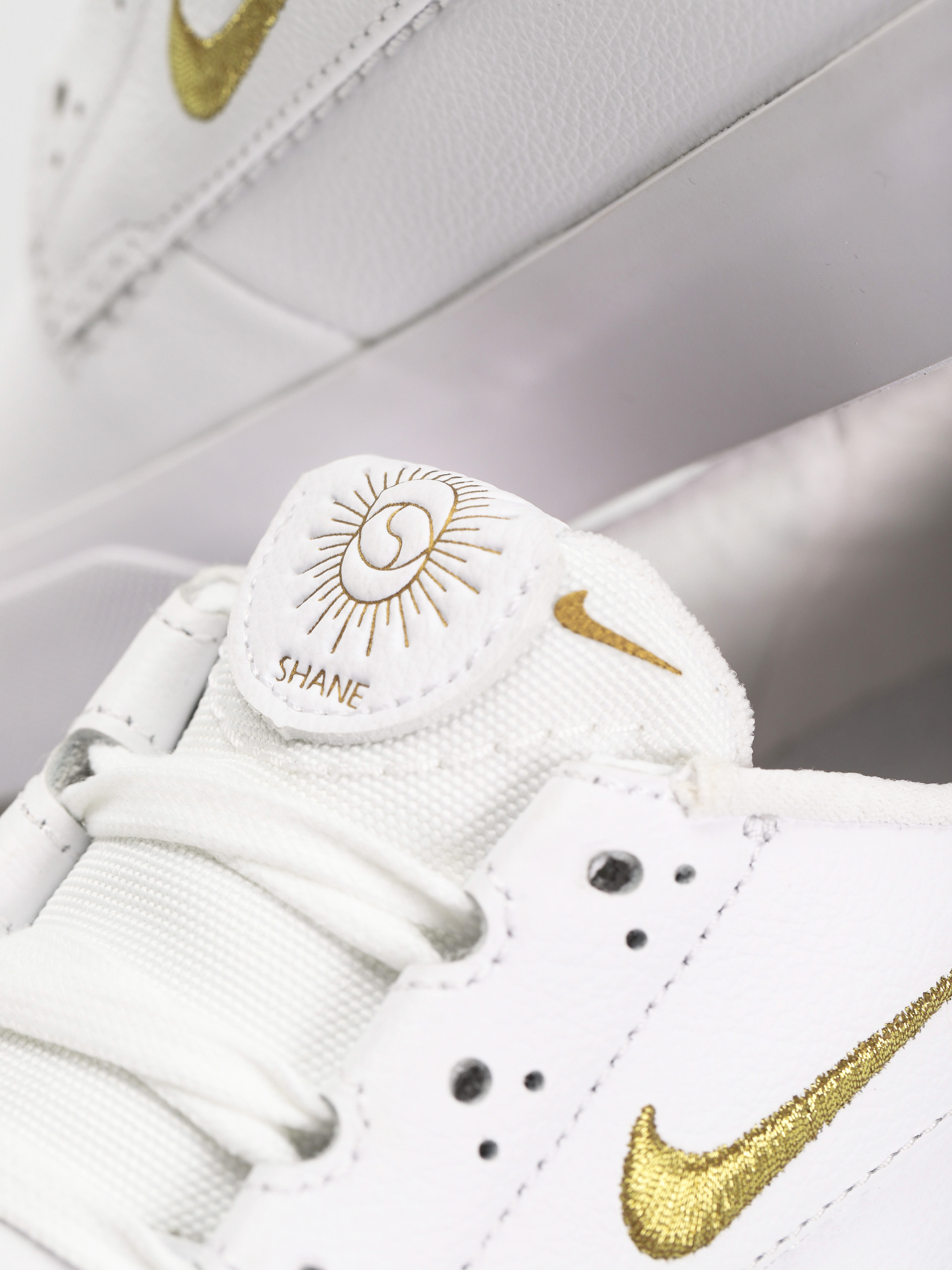 Topánky Nike SB Shane Prm (white/metallic gold white white)