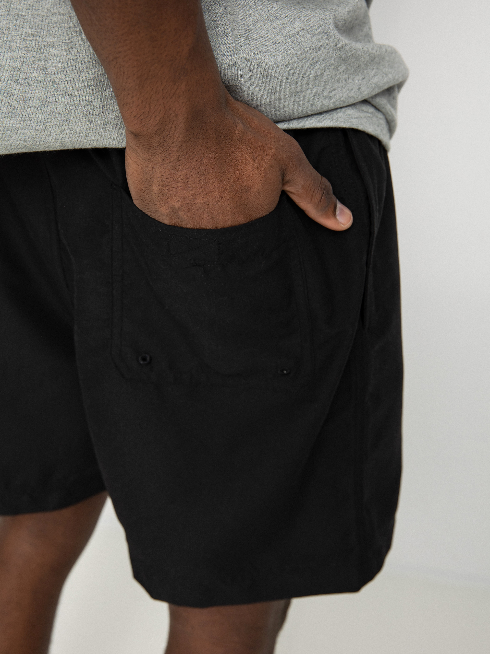 Kraťasy Carhartt WIP Chase Swim (black/gold)