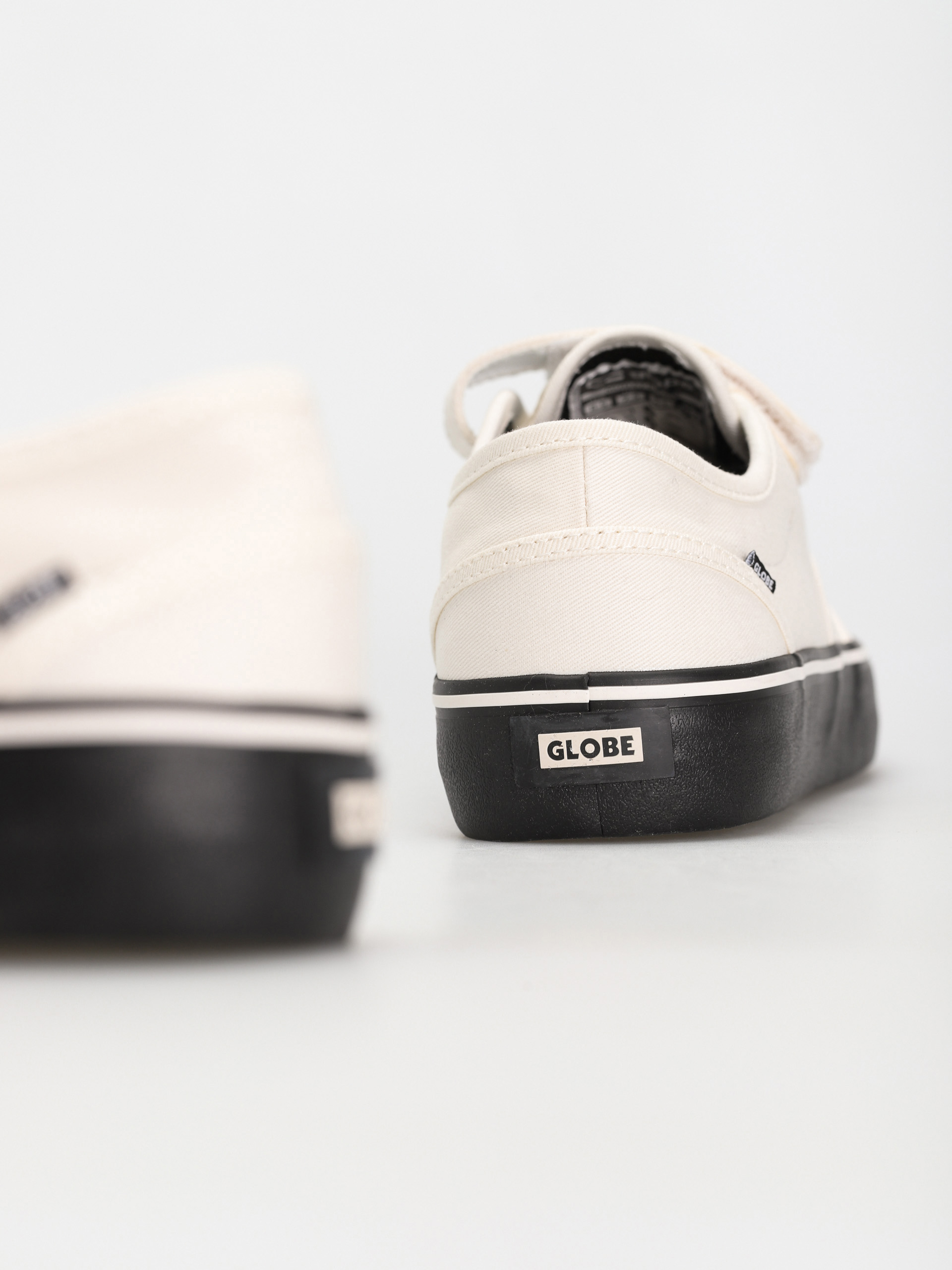 Topánky Globe Motley II Strap (organic white/black)