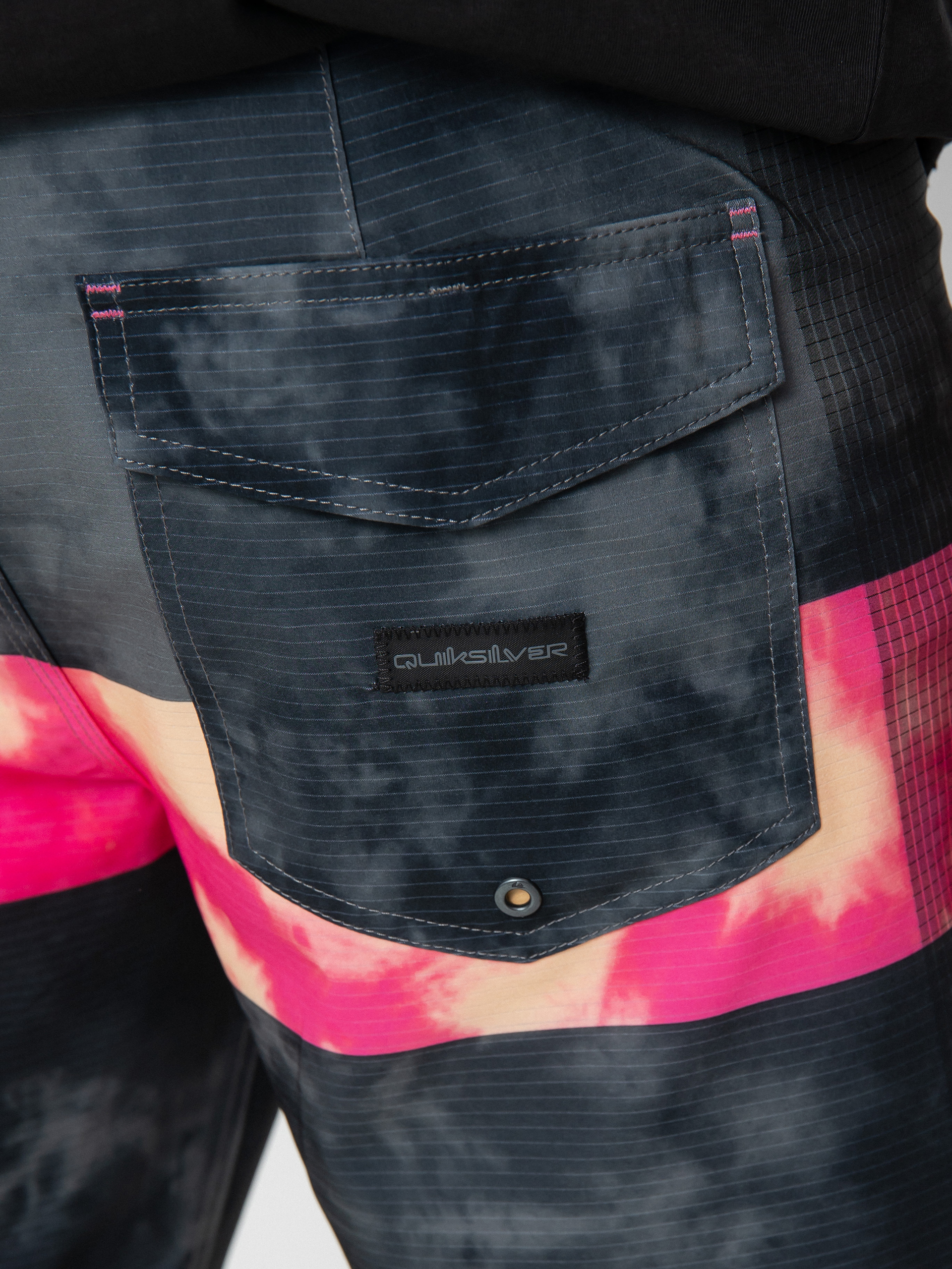 Plážové kraťasy Quiksilver Highlite Arch (shocking pink)