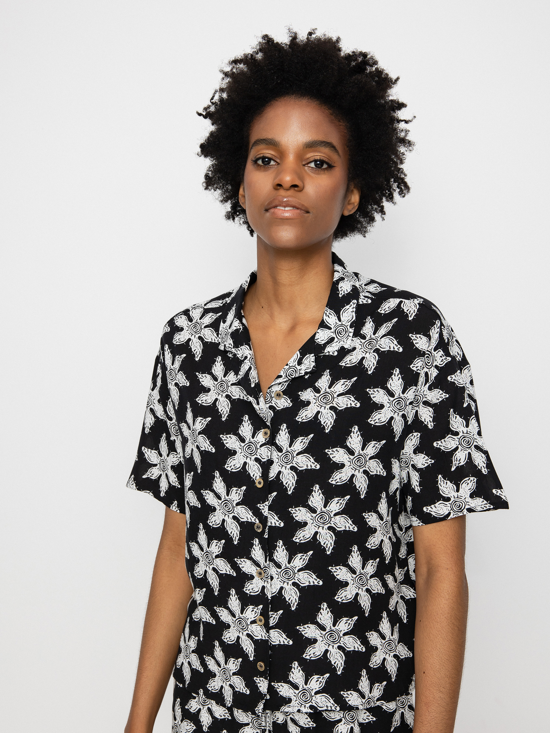 Košeľa Quiksilver X Stranger Things Upside Down Wmn (upsidown monster flower black)