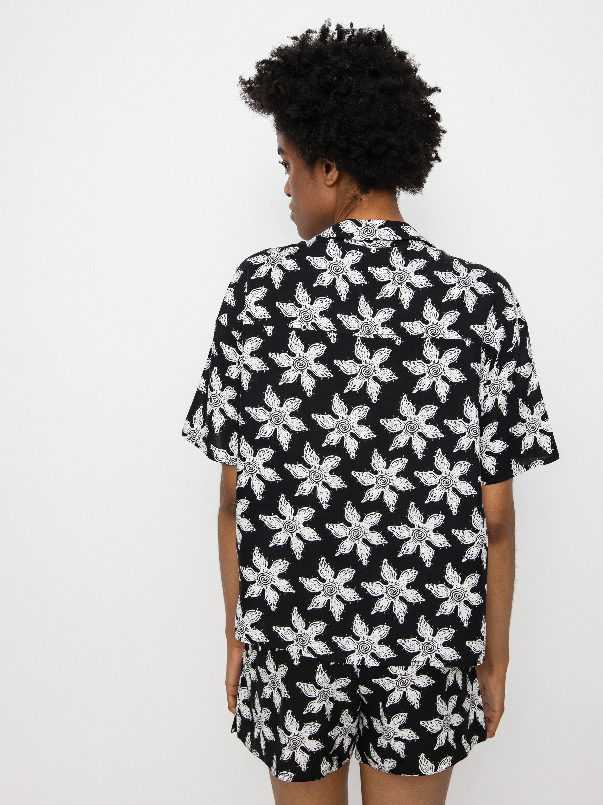 Košeľa Quiksilver X Stranger Things Upside Down Wmn (upsidown monster flower black)