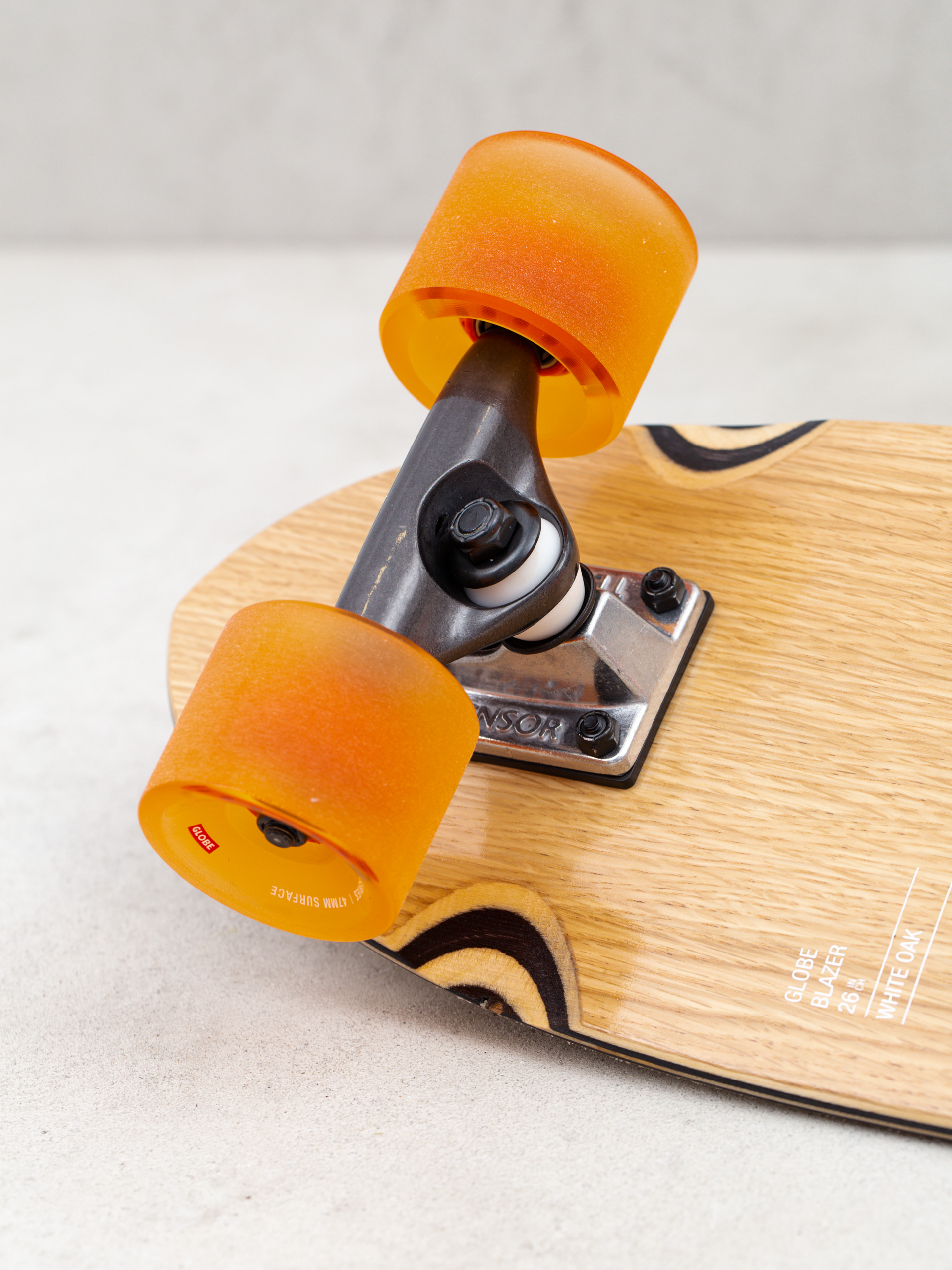 Cruiser Globe Blazer (white oak/concrete)