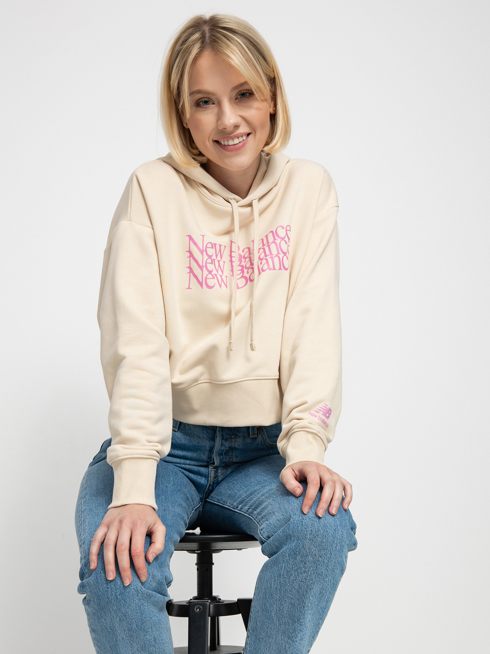 Mikina s kapucňou New Balance Essentials Celebrate HD Wmn (beige)