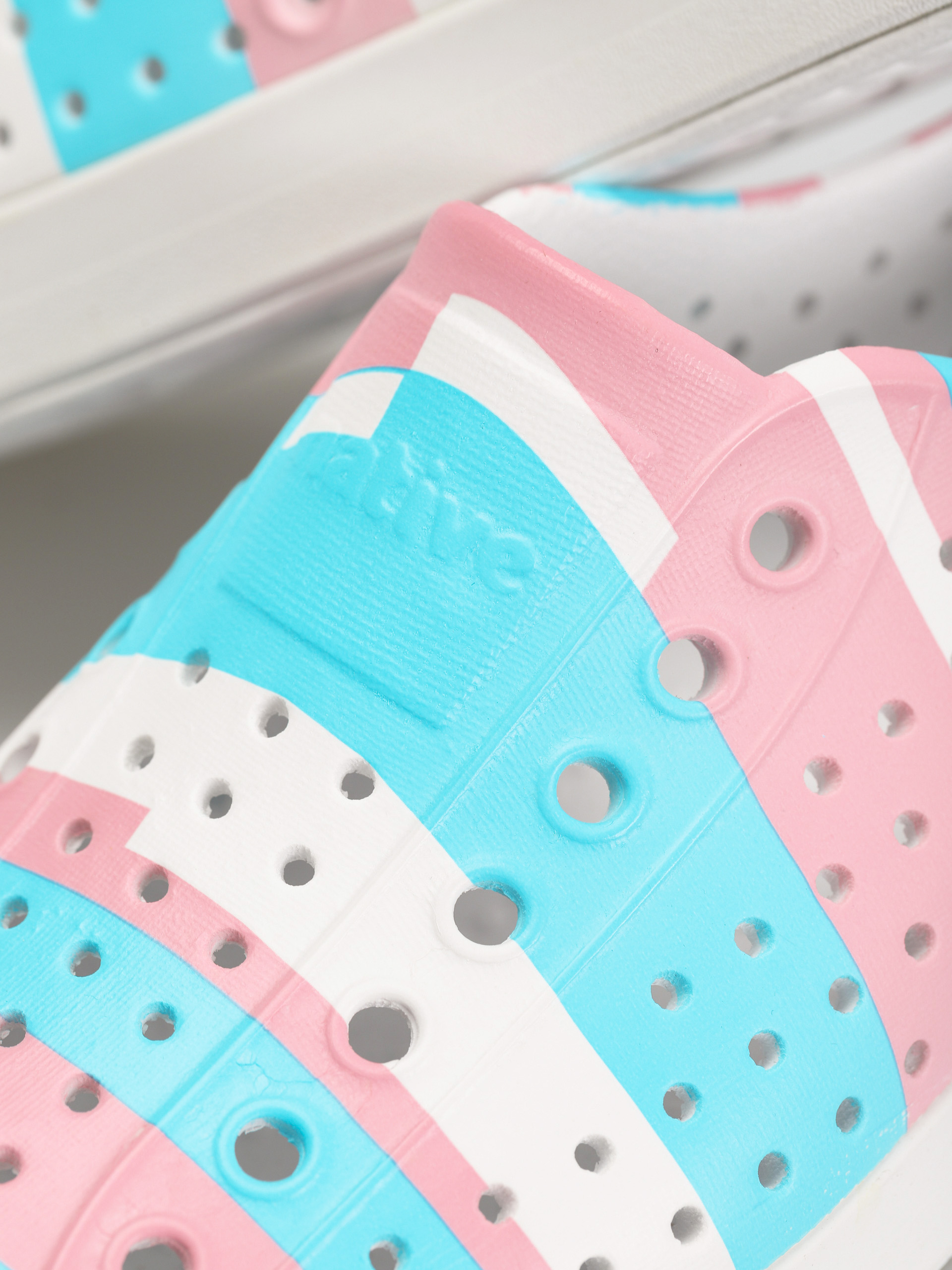 Topánky Native Jefferson Print (shell white/shell white/pastel multi stripe)