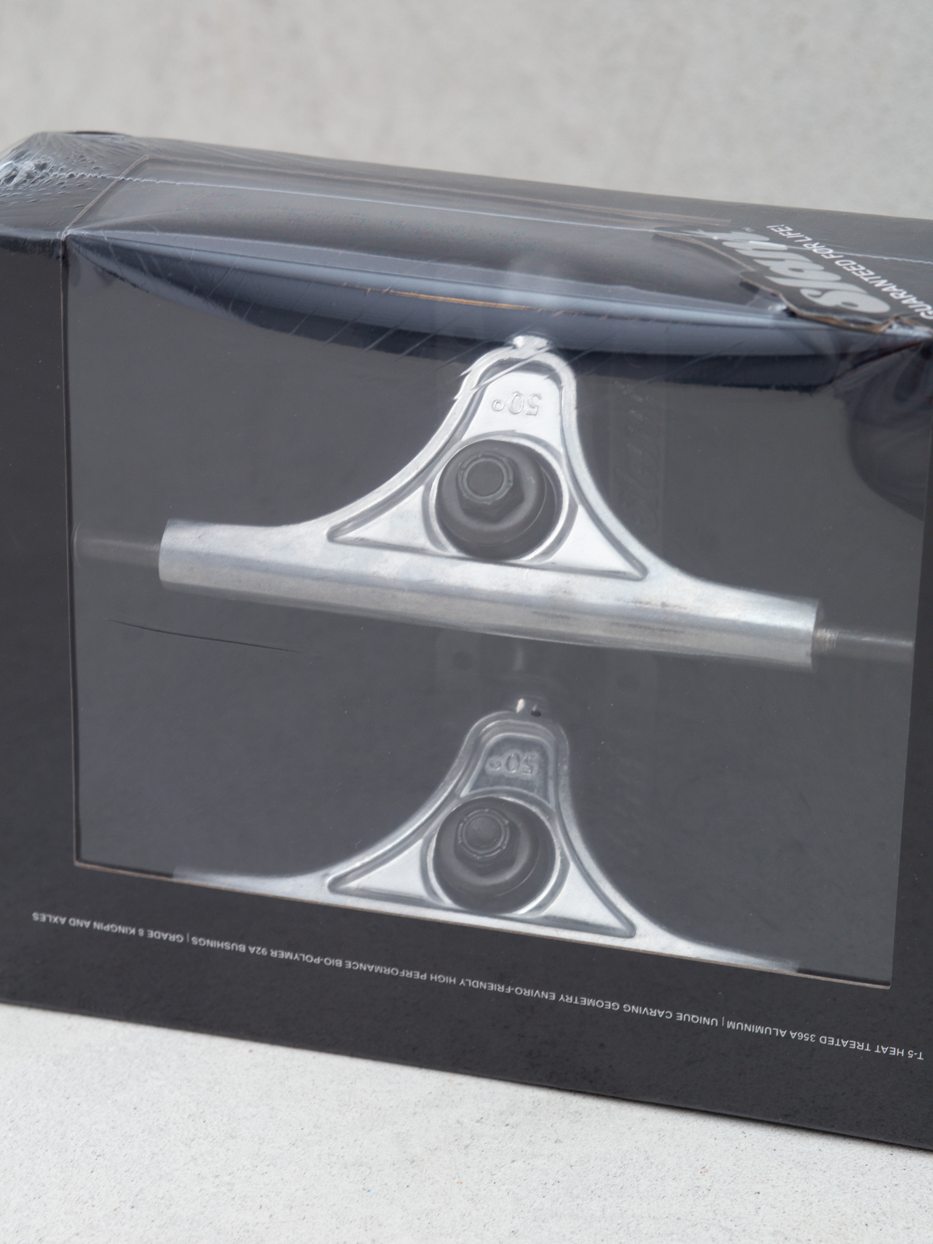 Trucky Globe Slant Reverse Kingpin (raw/black)