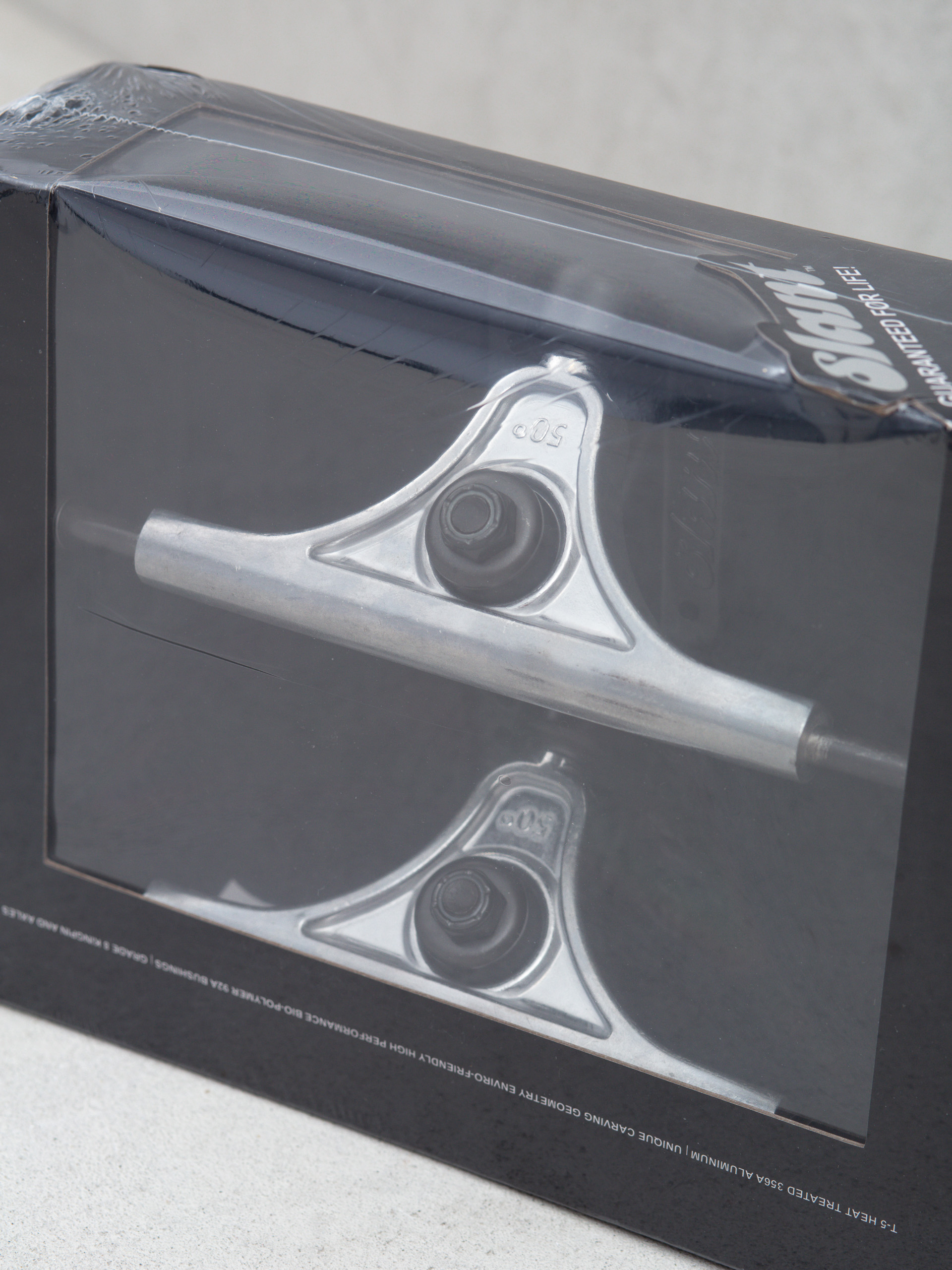 Trucky Globe Slant Reverse Kingpin (raw/black)