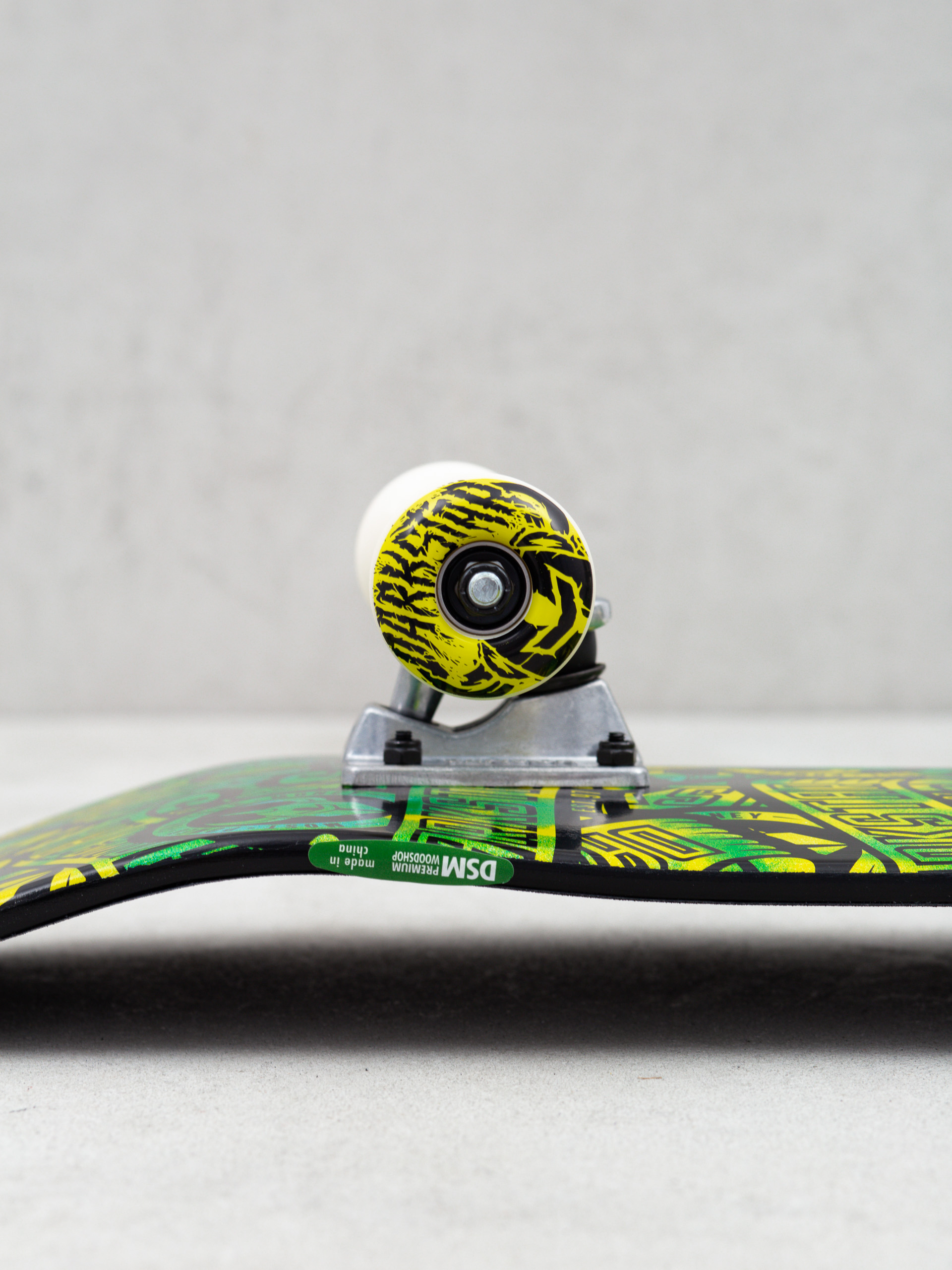 Skateboard Darkstar Slap (black/geen/yellow)
