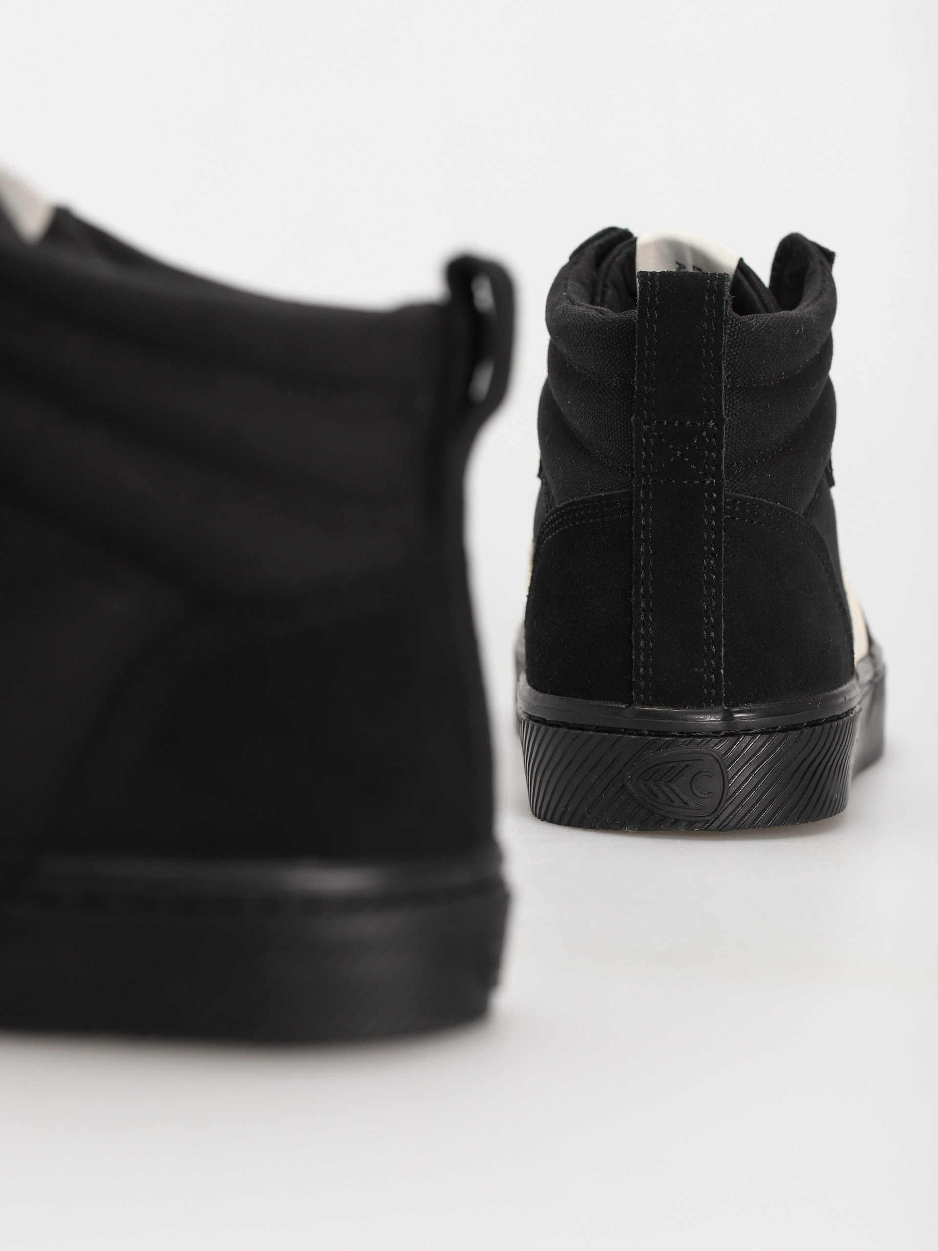 Topánky Cariuma Catiba High Pro (all black suede and canvas ivory logo)