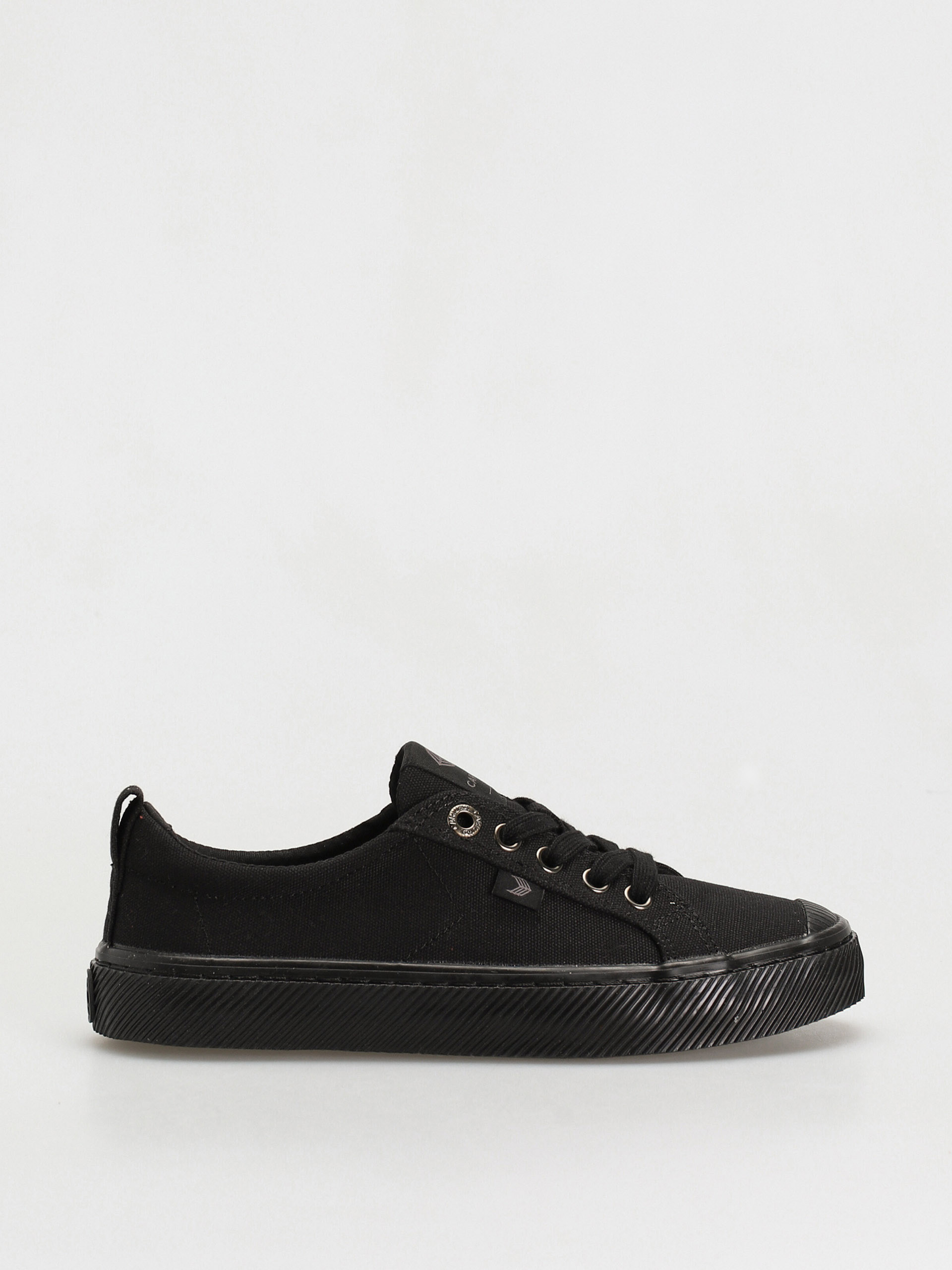 Topánky Cariuma Oca Low (all black canvas)