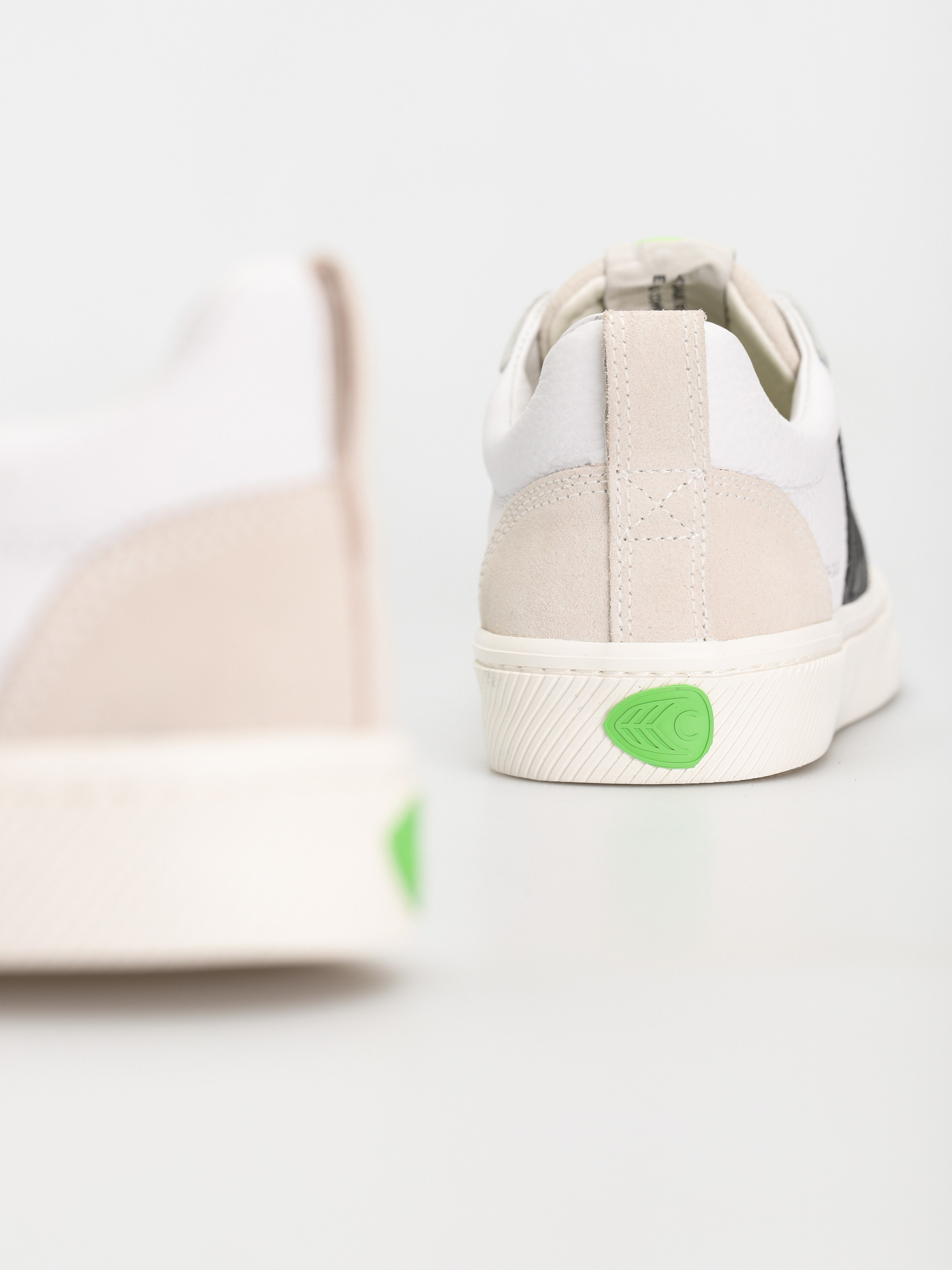 Topánky Cariuma Catiba Pro (white premium leather vintage white suede)