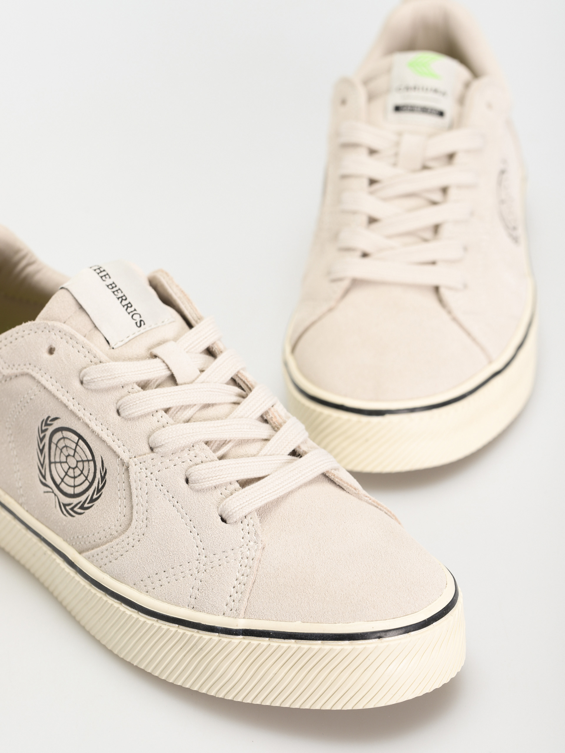 Topánky Cariuma Catiba Pro Berrics (vintage white suede)