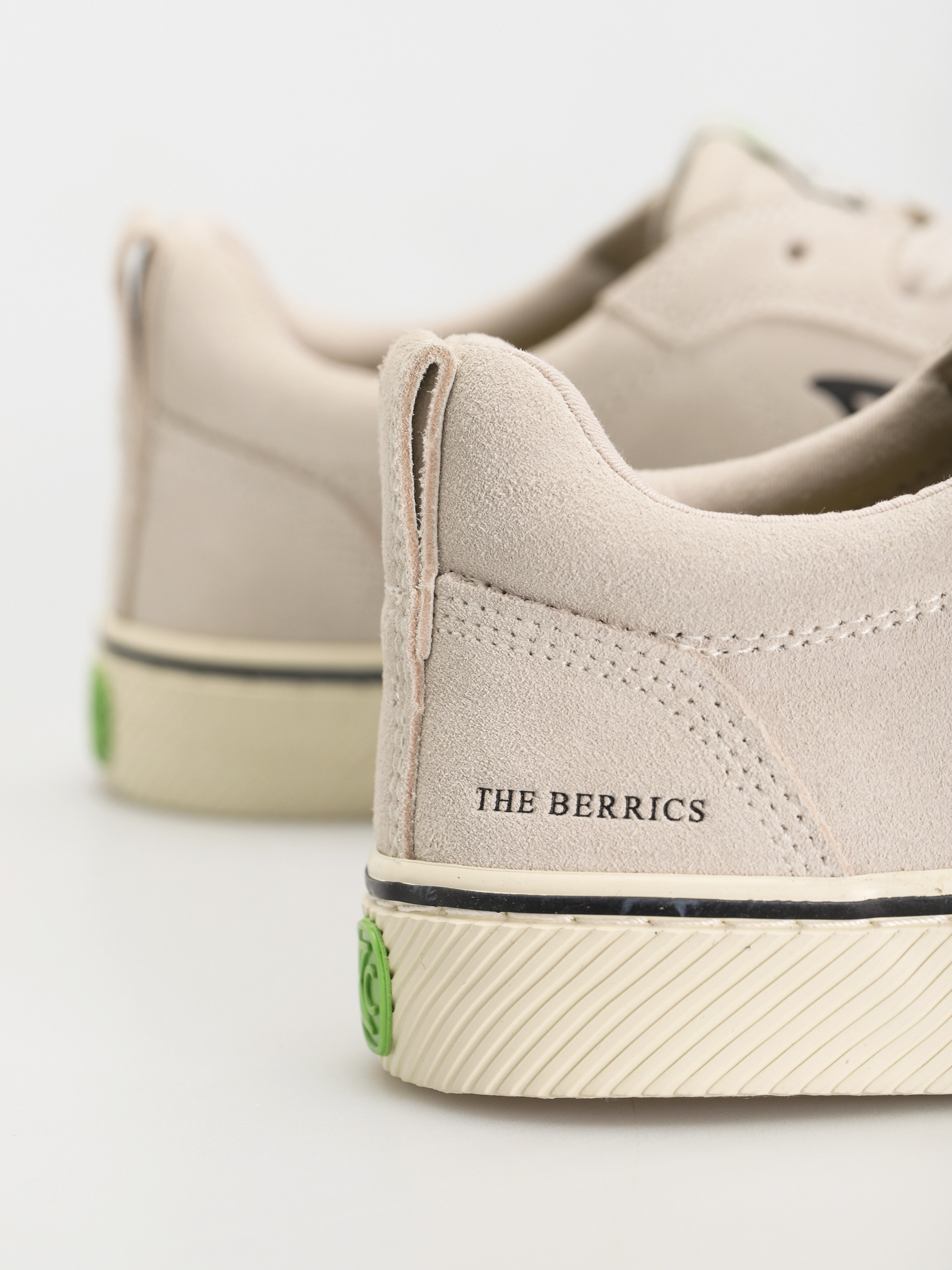 Topánky Cariuma Catiba Pro Berrics (vintage white suede)