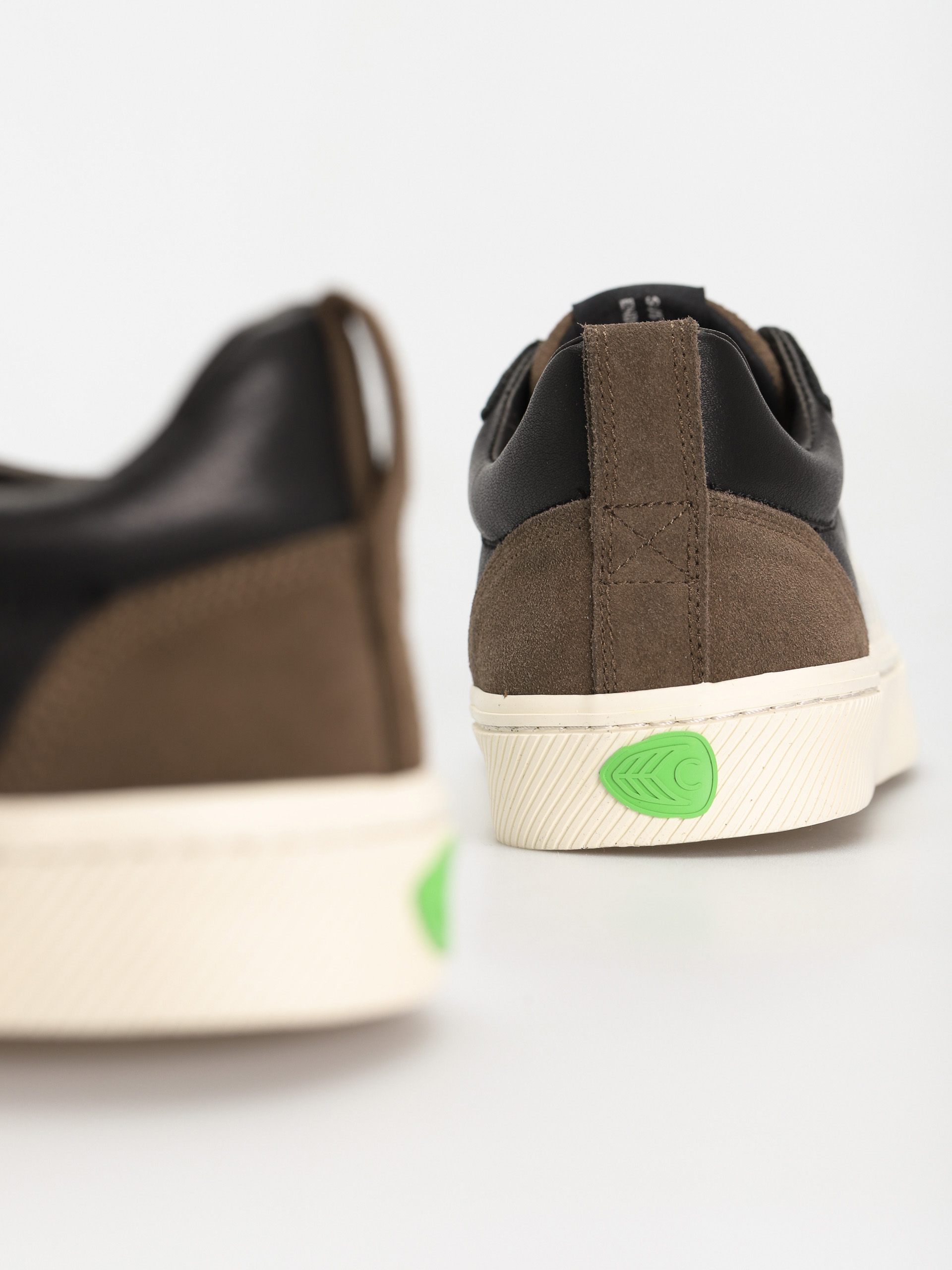 Topánky Cariuma Catiba Pro (black premium leather dark khaki suede)