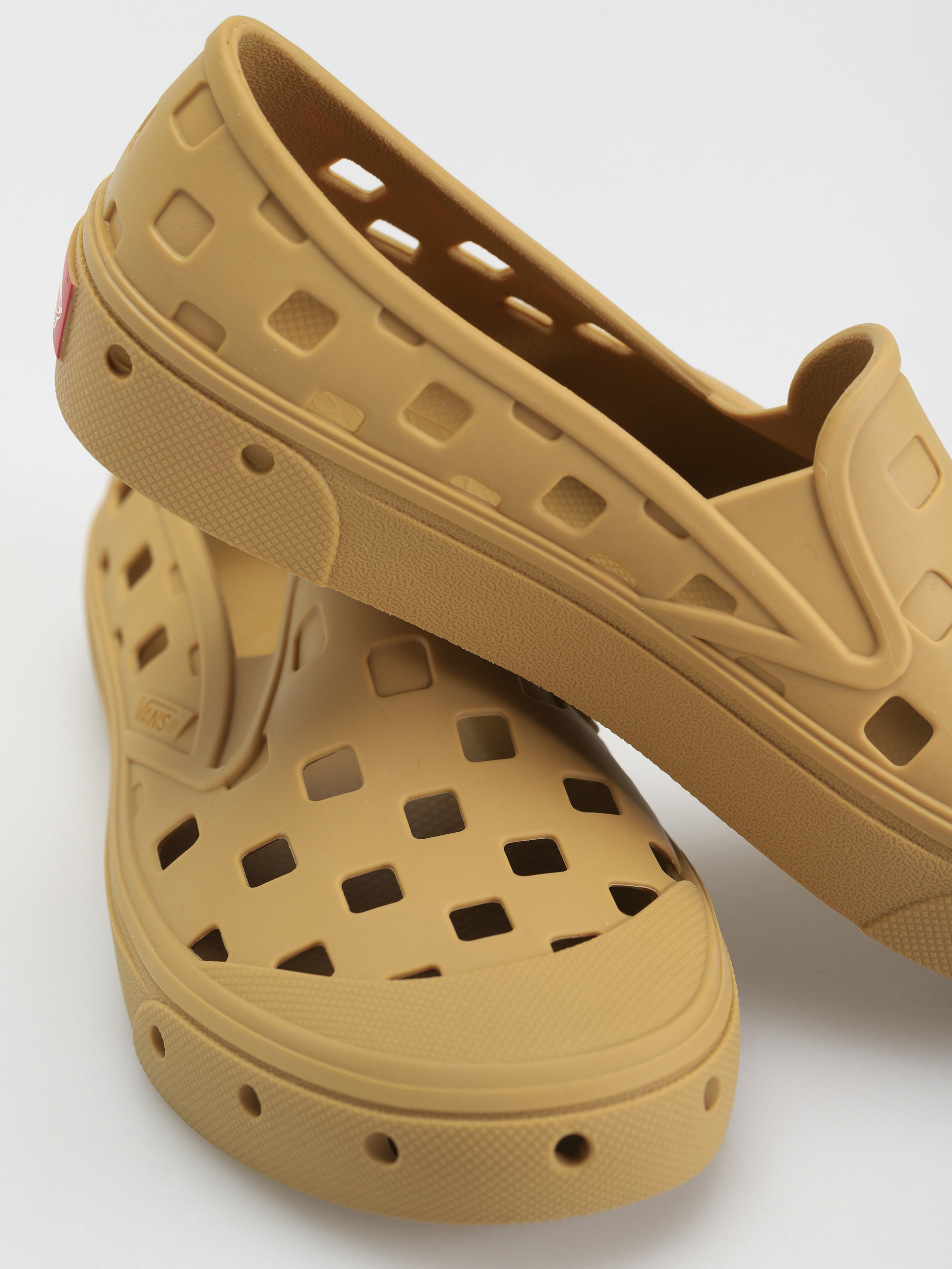 Topánky Vans Trek Slip On (mustard gold)