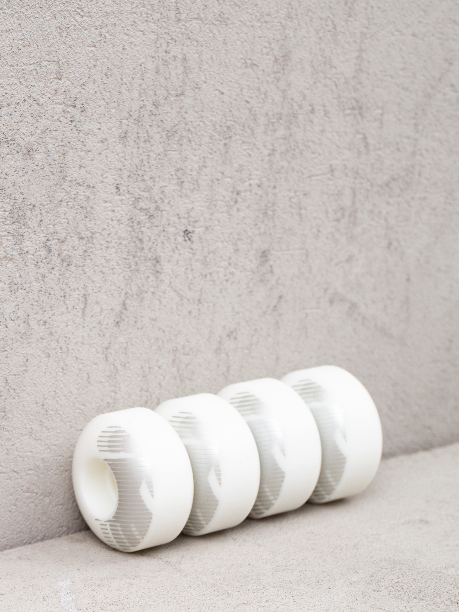 Kolieska Girl Skateboard Hero Staple (white/silver)