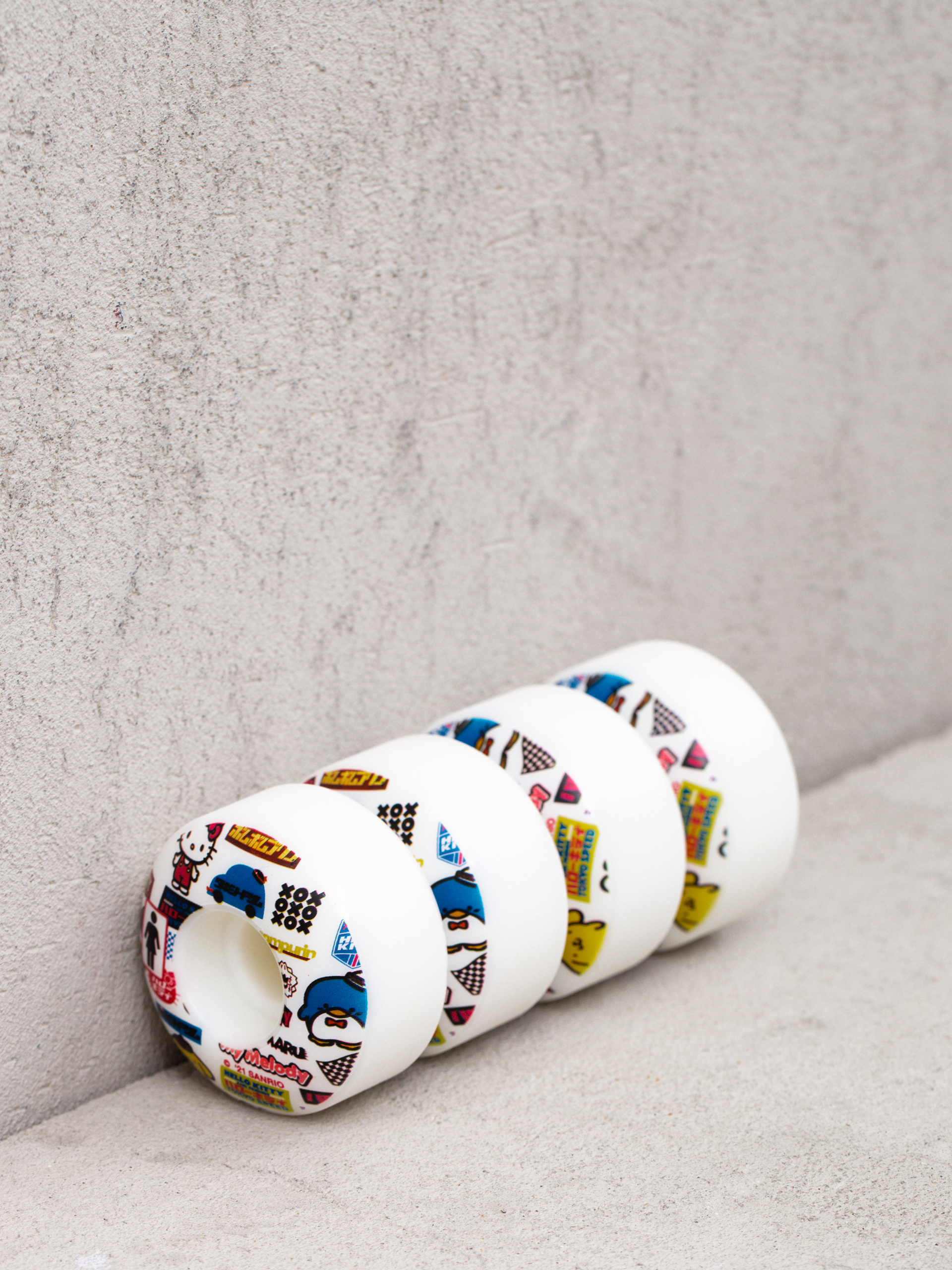 Kolieska Girl Skateboard Sanrio Tokyo Speed Staple (white/multi)