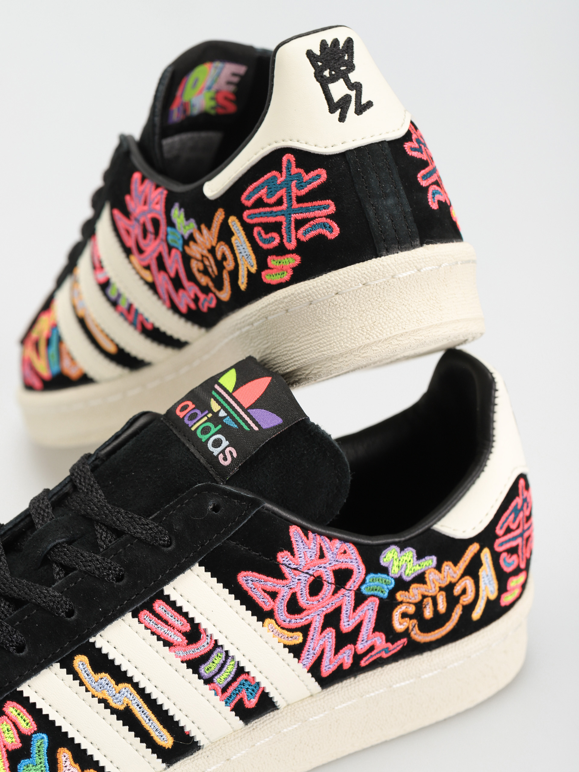 Topánky adidas Originals Campus 80S Pride (owhite/cblack/owhite)