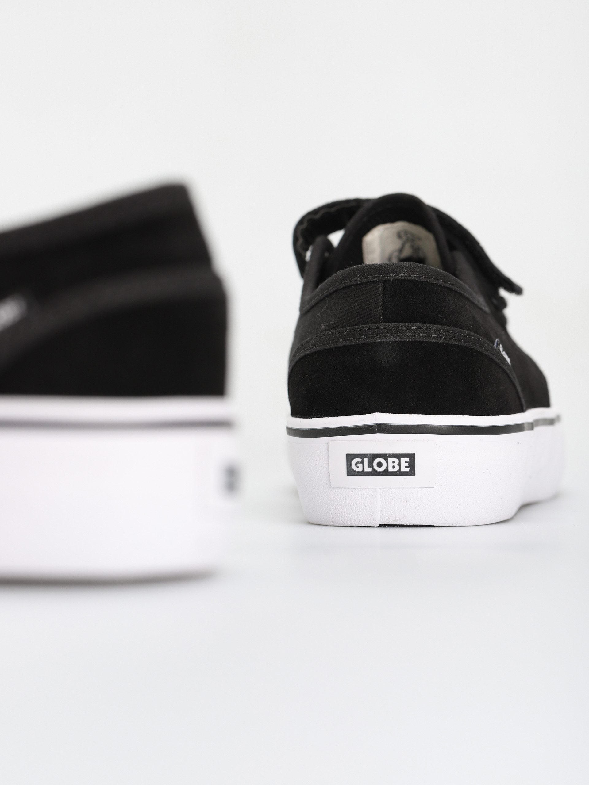 Topánky Globe Motley II Strap (black/white)