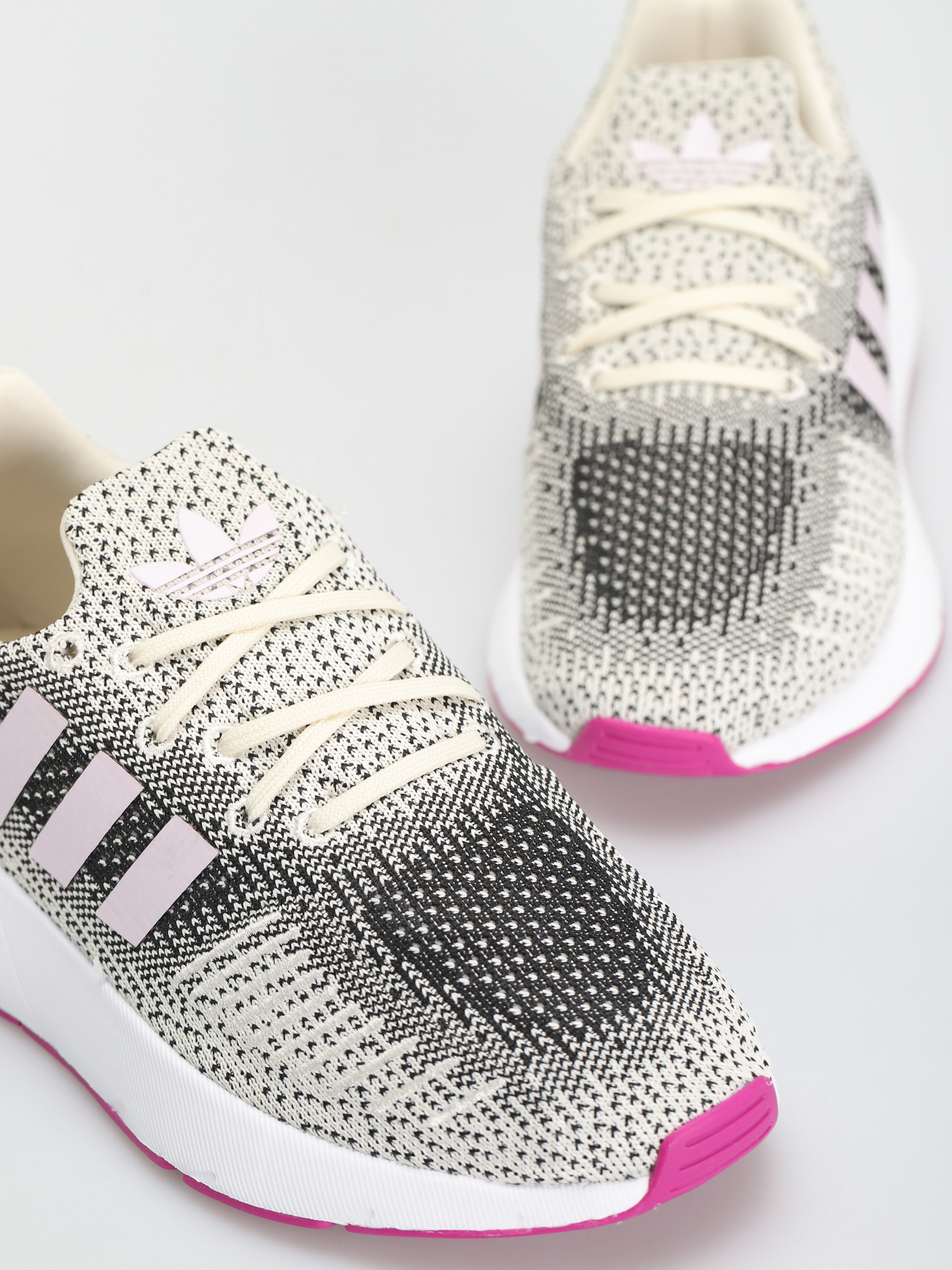 Topánky adidas Originals Swift Run 22 W Wmn (cwhite/clpink/vivpnk)
