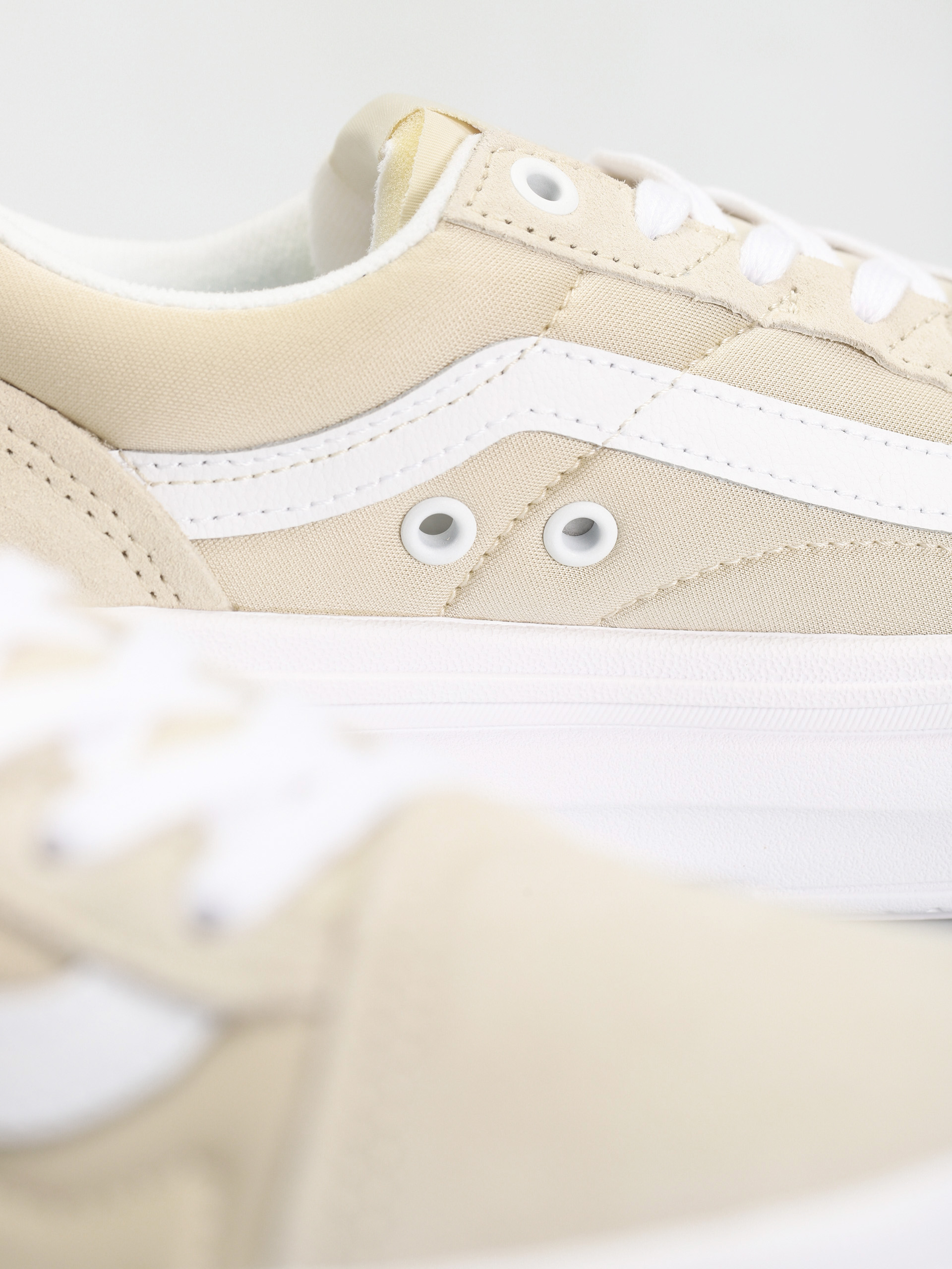 Topánky Vans Old Skool Overt CC (sand/white)