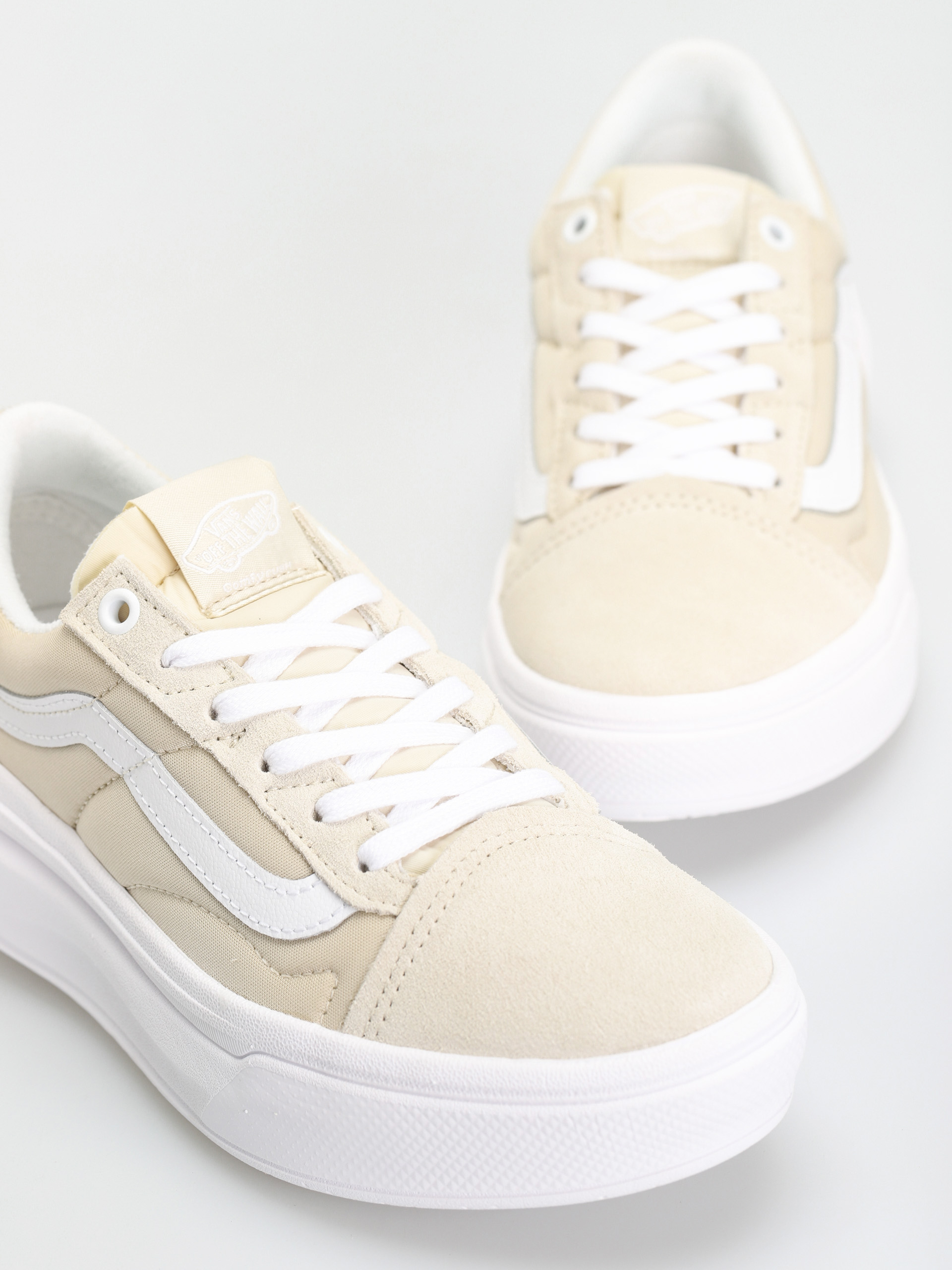 Topánky Vans Old Skool Overt CC (sand/white)
