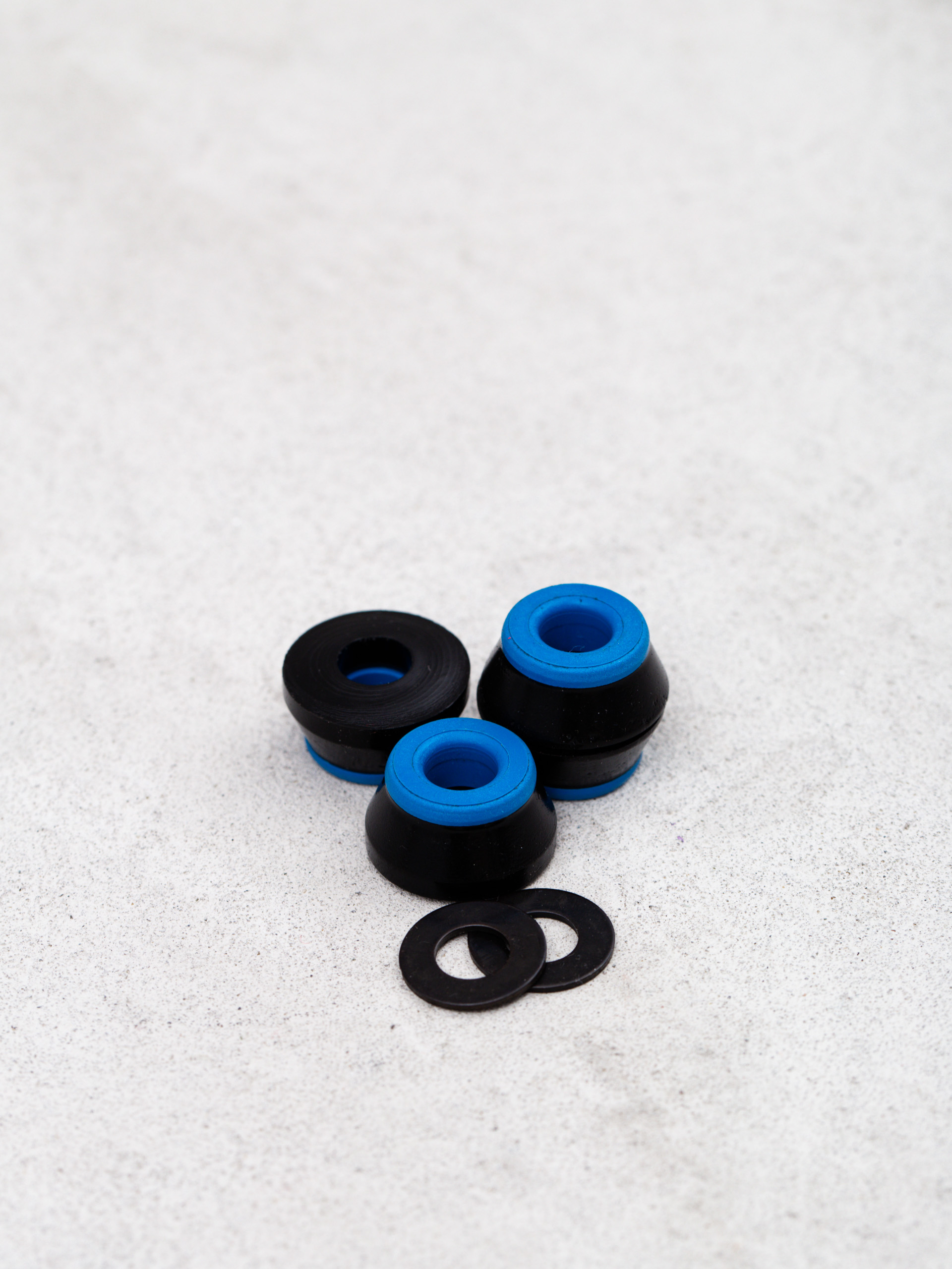 Gumičky Bones Hardcore Bushings Soft (black/blue)
