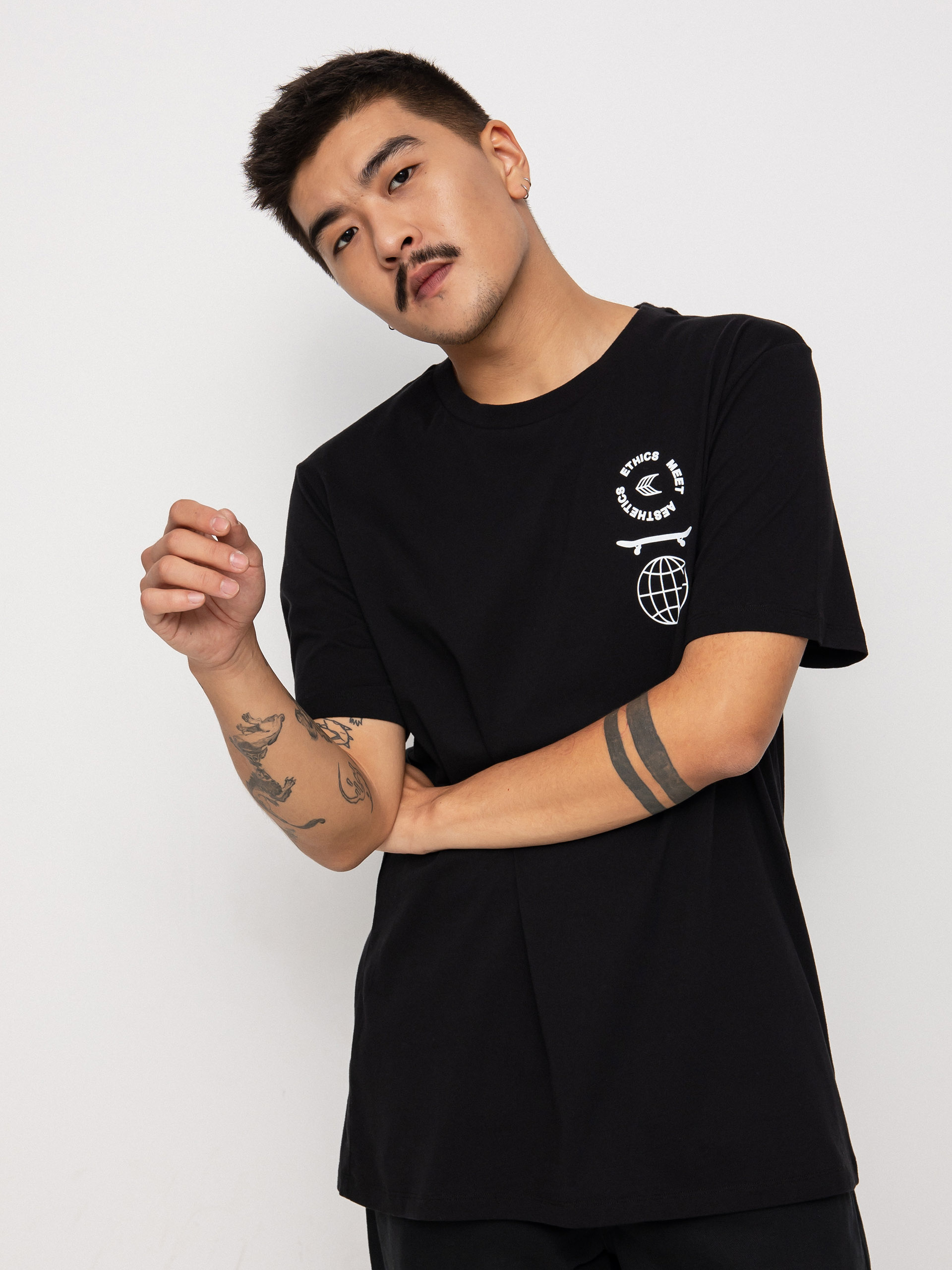 Tričko Cariuma Ethics meet Aesthetics (black)