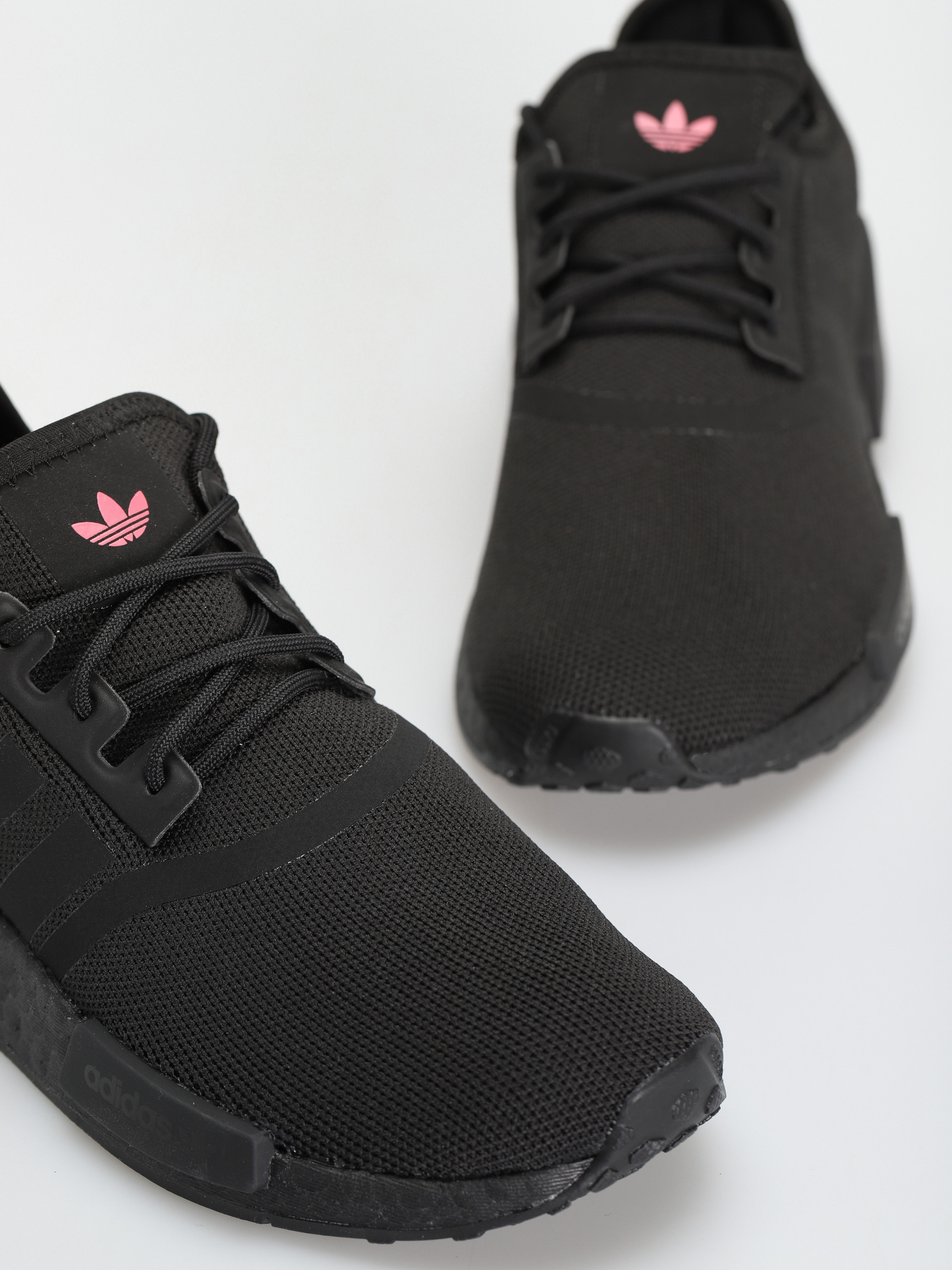 Topánky adidas Originals Nmd R1 Primeblue Wmn (cblack/cblack/sopink)