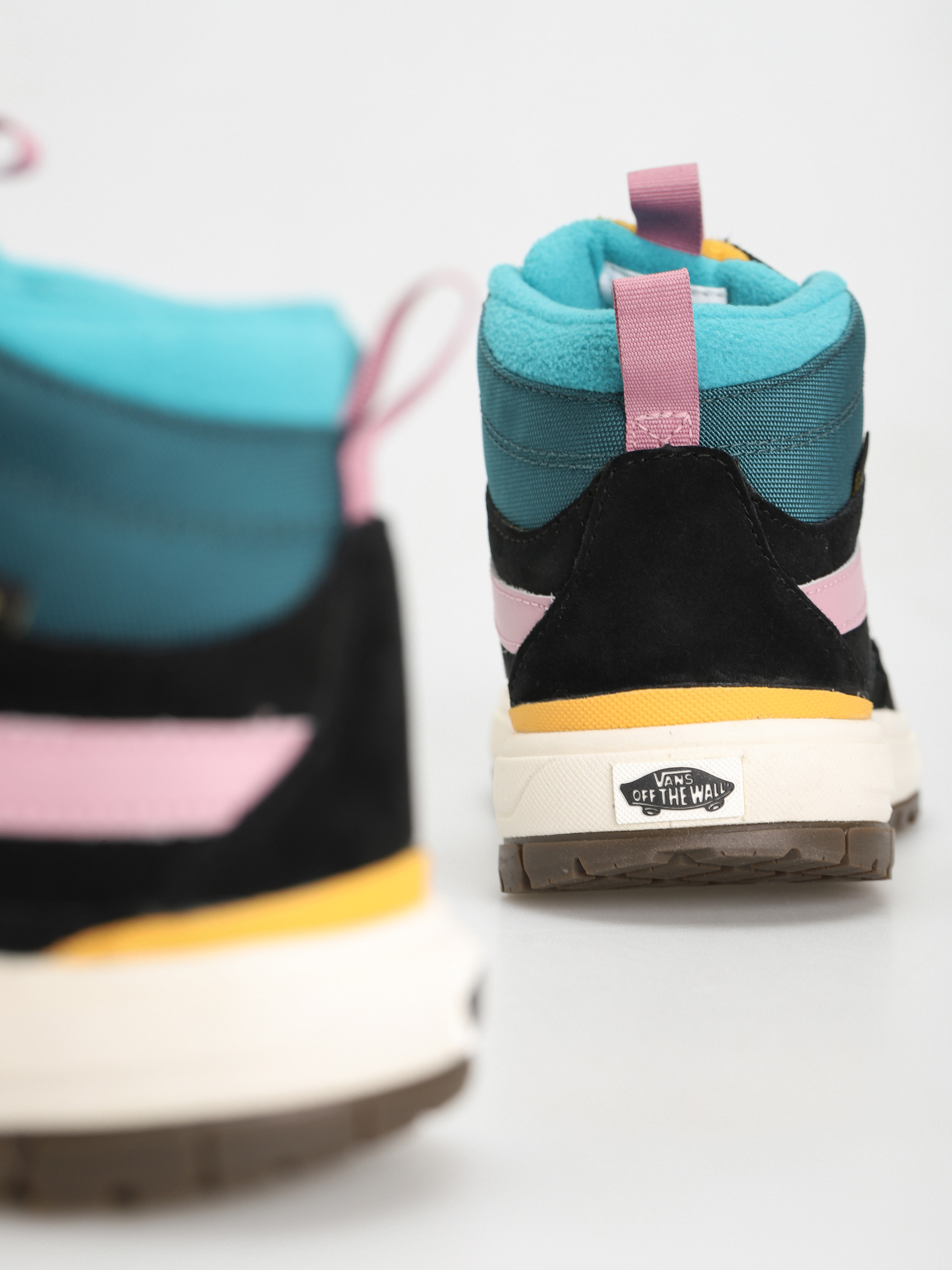 Topánky Vans Ultrarange Exo Hi MTE 1 (pop color black/multi)