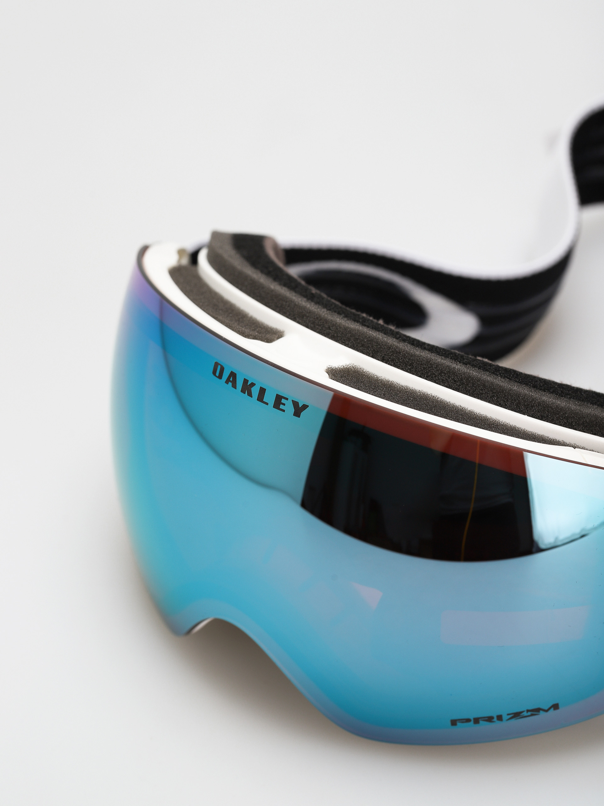 Snowboardové okuliare Oakley Flight Deck M (matte white/prizm sapphire iridium)