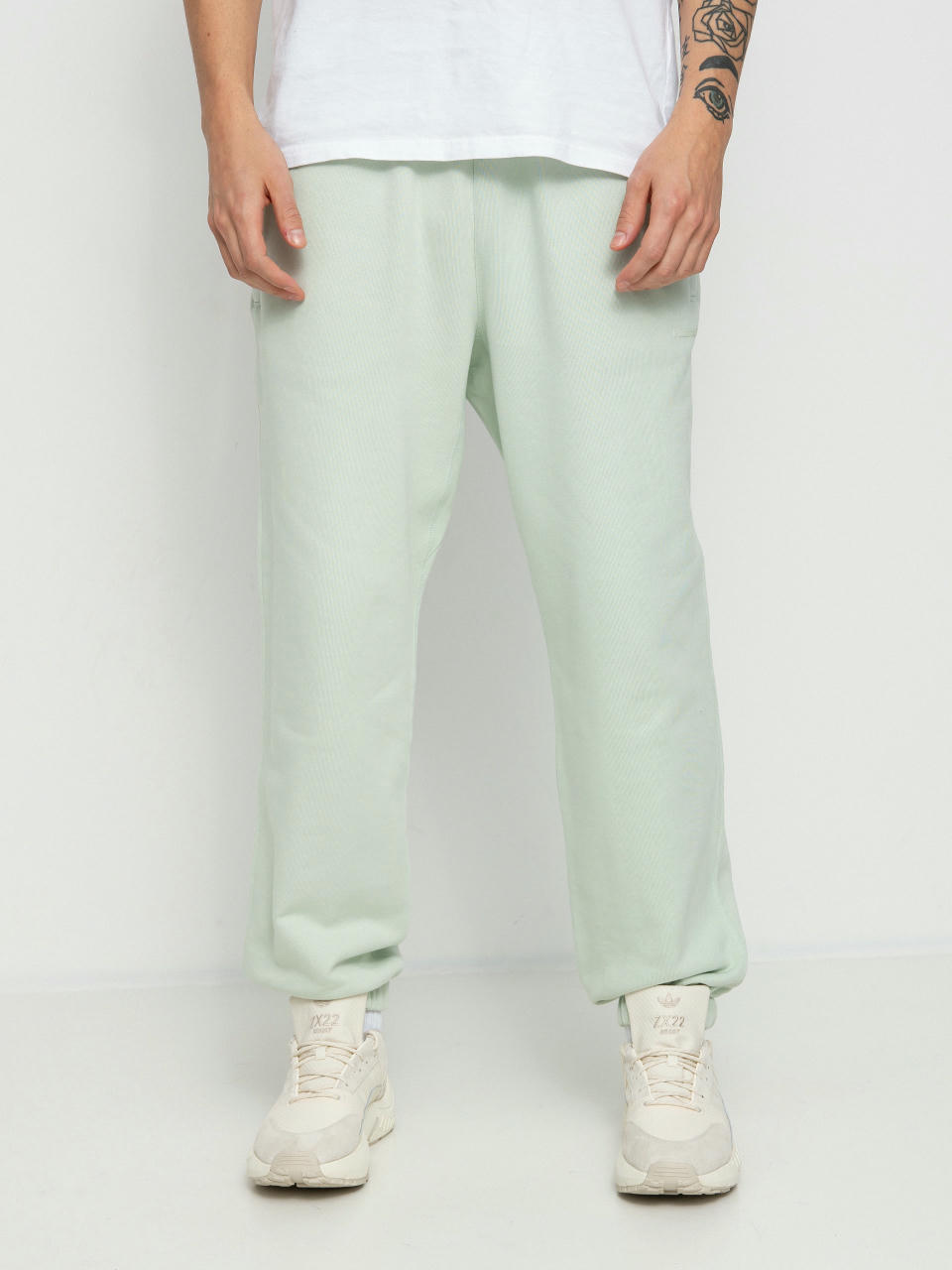 Nohavice adidas Originals Pharrell Williams Basics (lingrn)