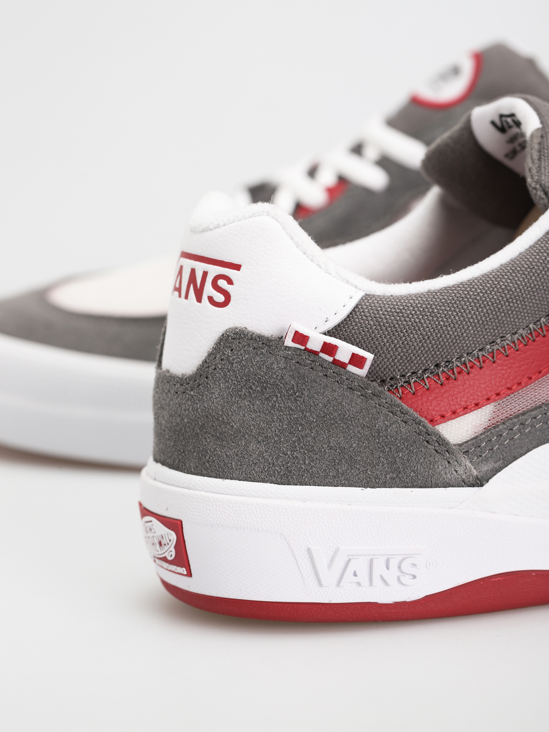 Topánky Vans Wayvee (gray/red)