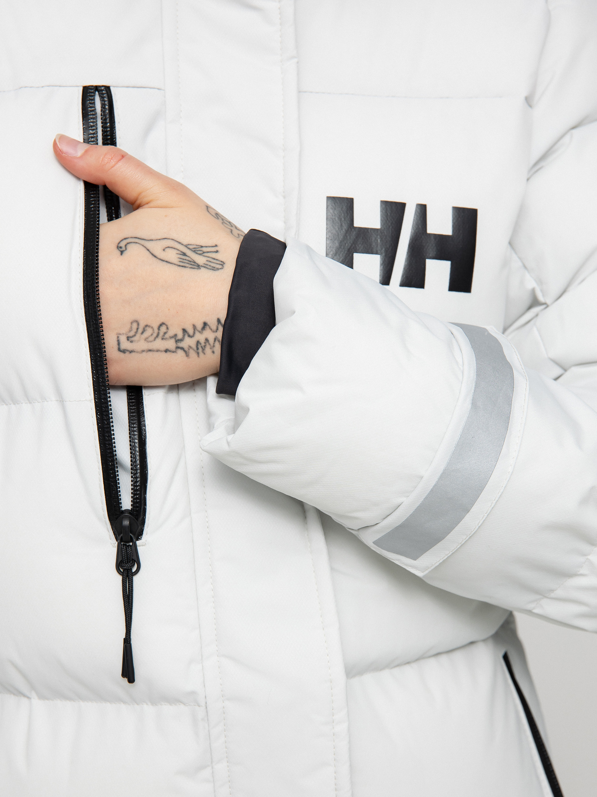 Bunda Helly Hansen Adore Puffy Parka Wmn (nimbus cloud)
