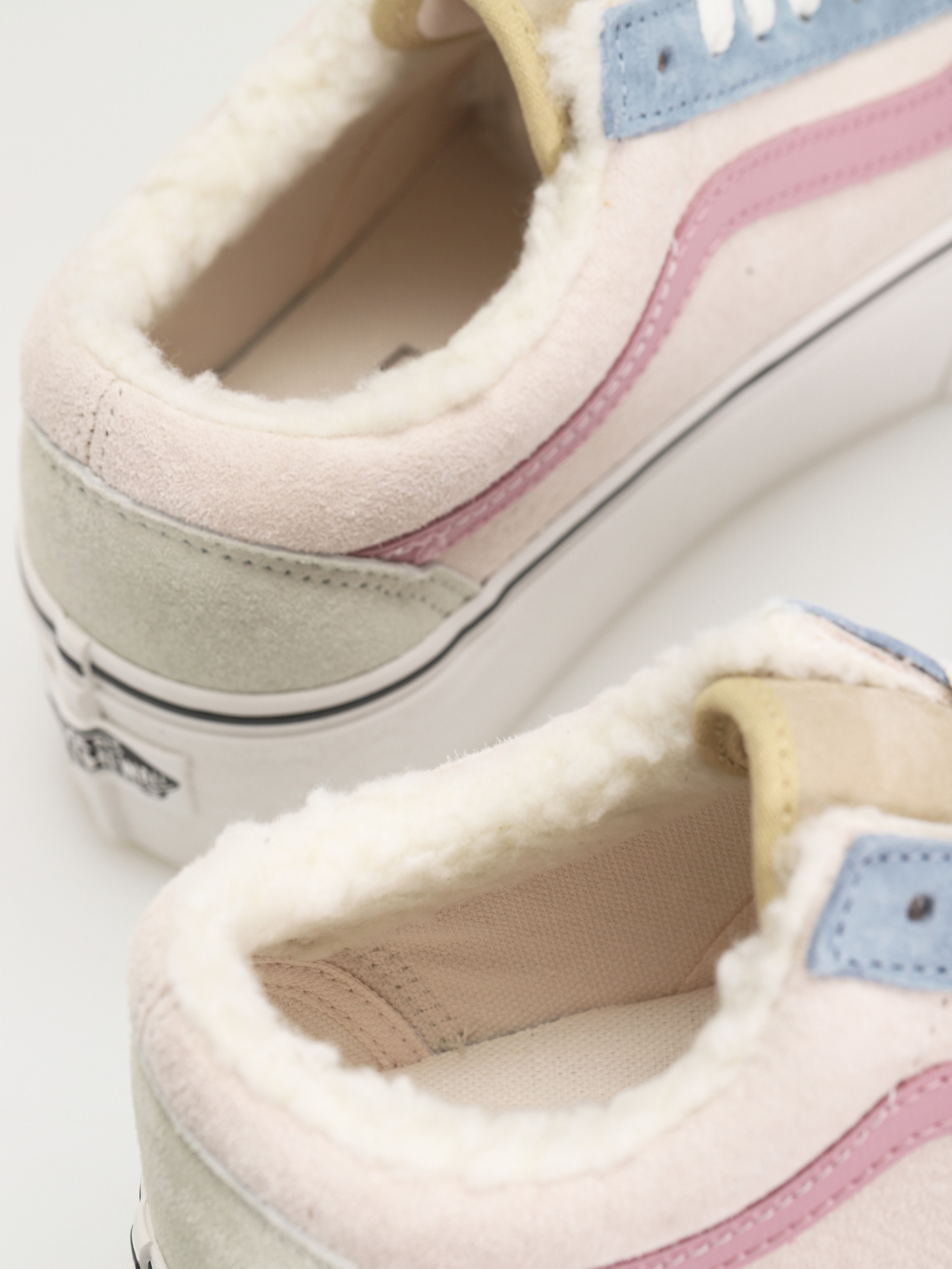 Topánky Vans Old Skool Stackform (pig suede/sherpa multi color)