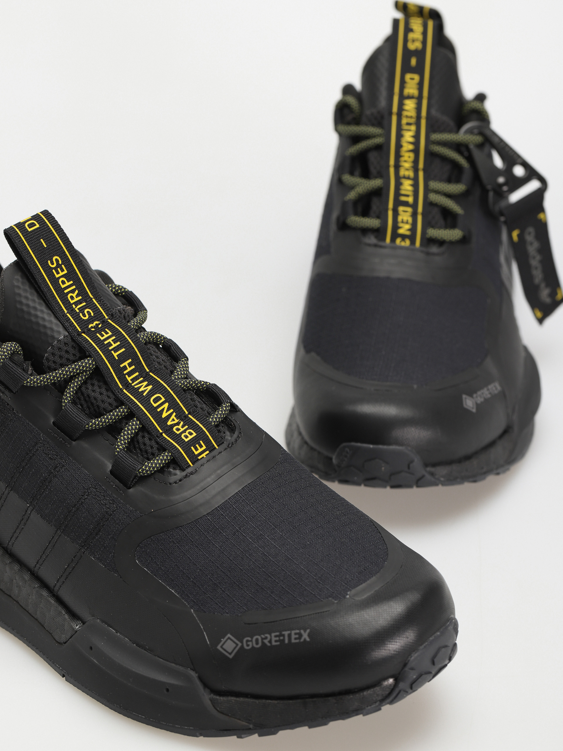 Topánky adidas Originals Nmd V3 Gtx (cblack/grefiv/impyel)