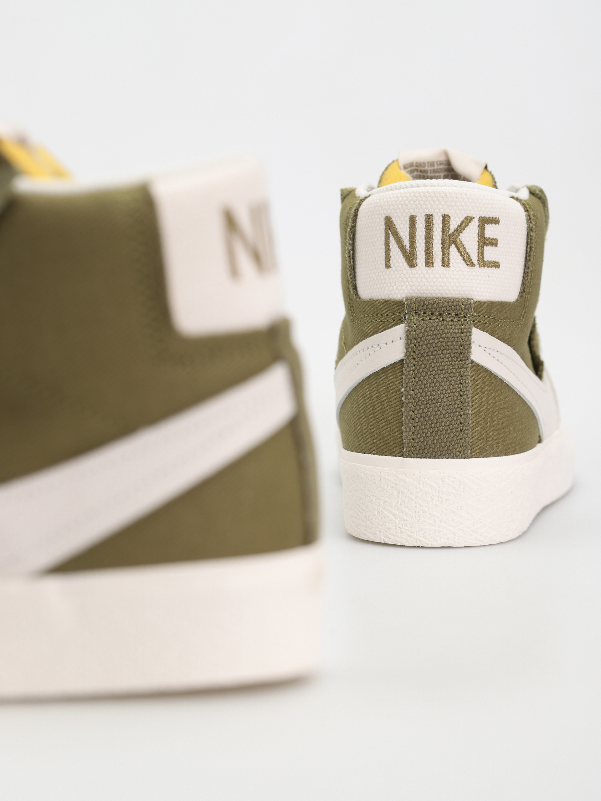 Topánky Nike SB Zoom Blazer Mid Prm Plus (pilgrim/phantom)