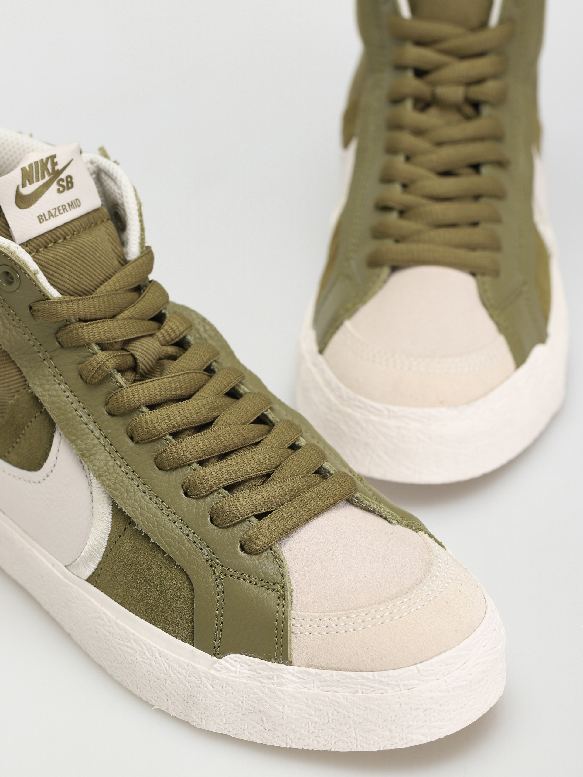 Topánky Nike SB Zoom Blazer Mid Prm Plus (pilgrim/phantom)