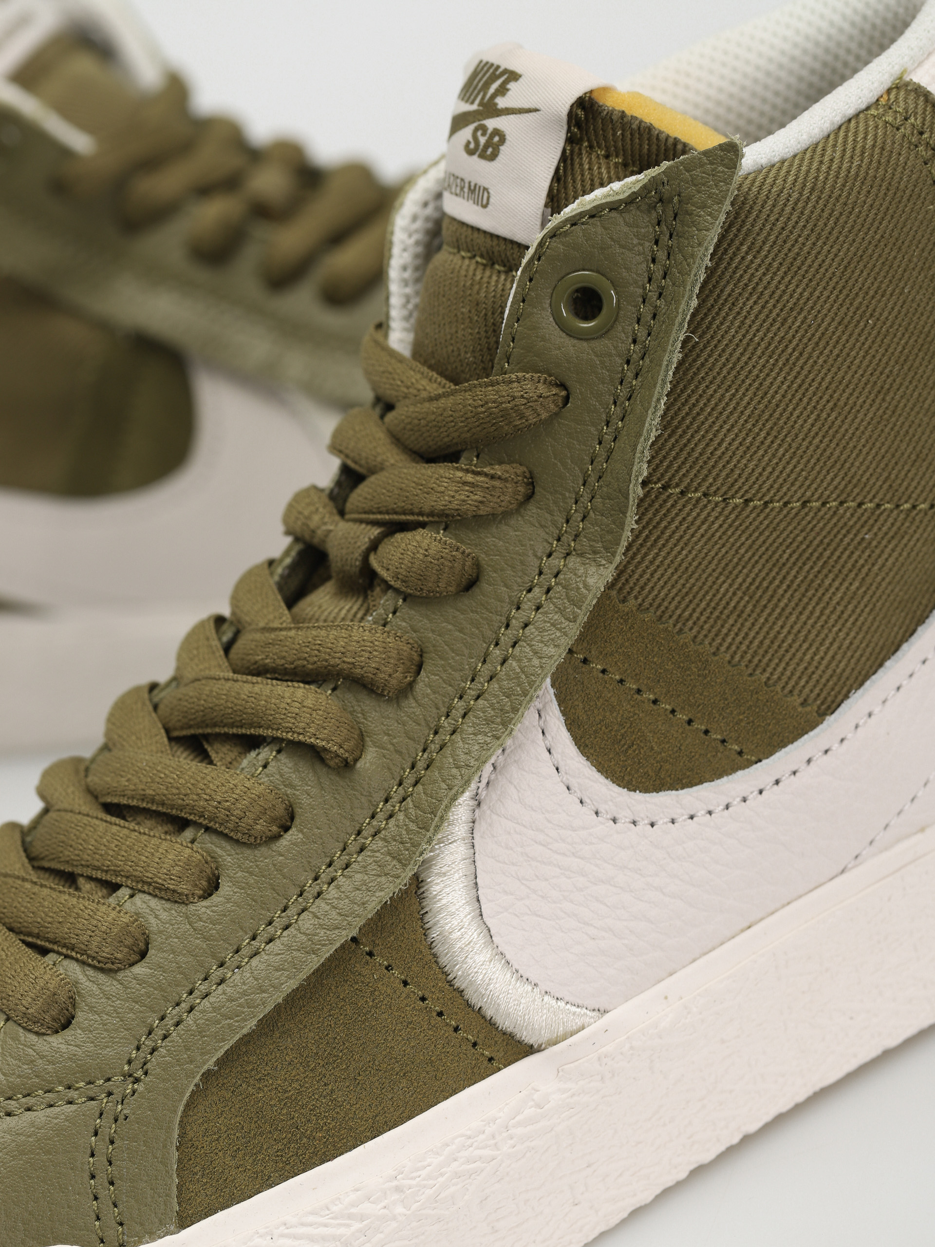 Topánky Nike SB Zoom Blazer Mid Prm Plus (pilgrim/phantom)