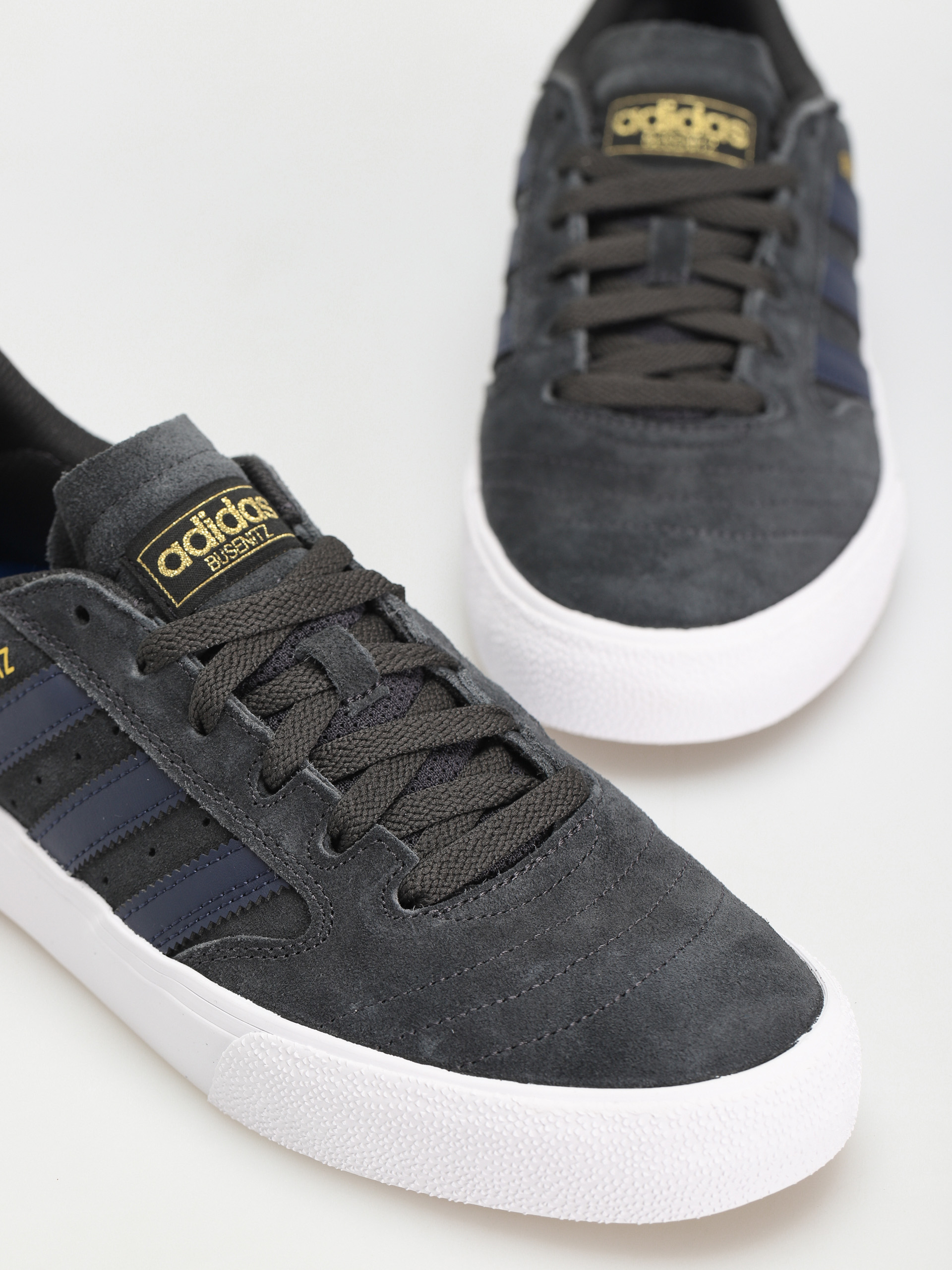 Topánky adidas Busenitz Vulc II (carbon/legink/goldmt)
