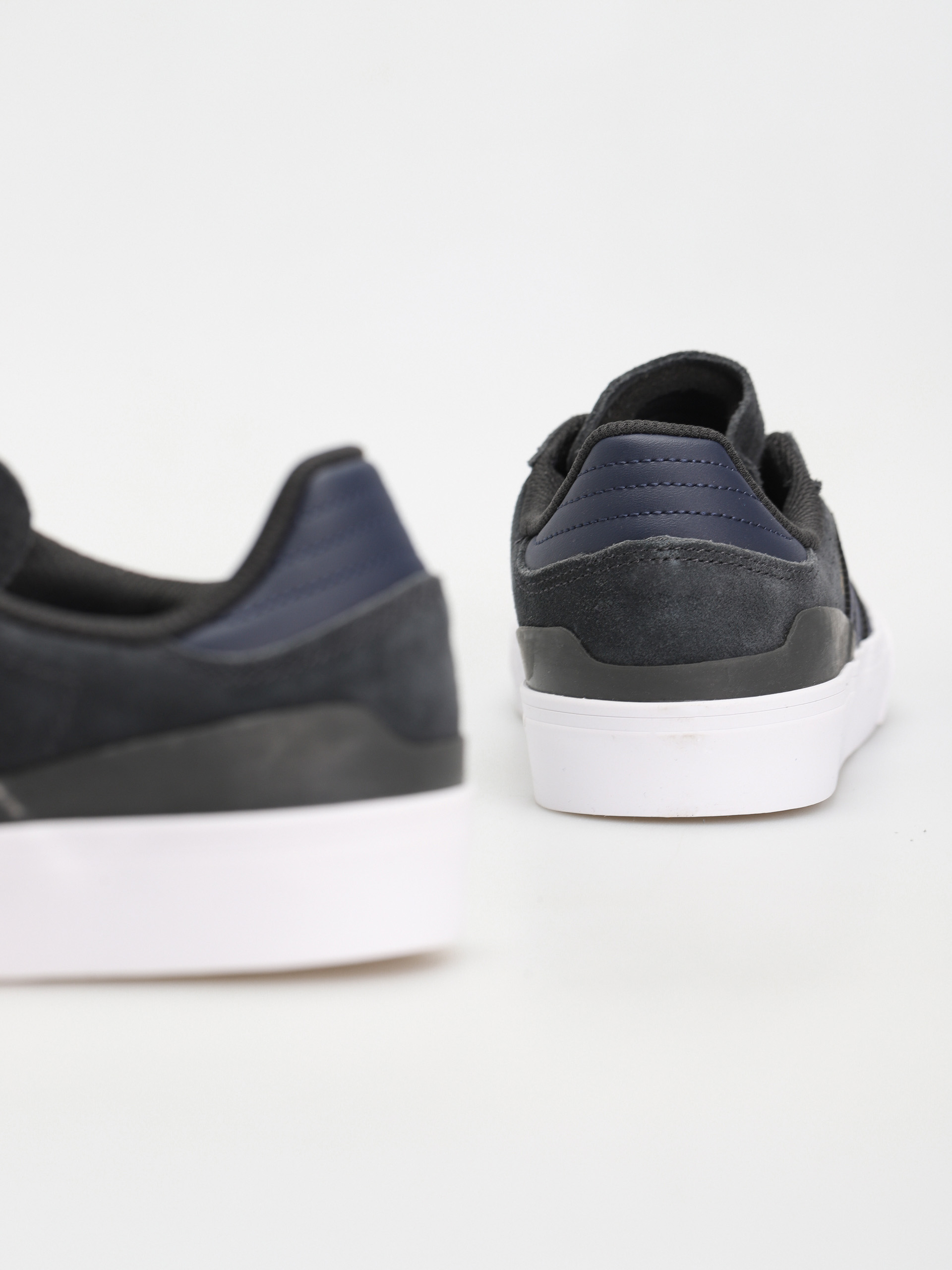 Topánky adidas Busenitz Vulc II (carbon/legink/goldmt)