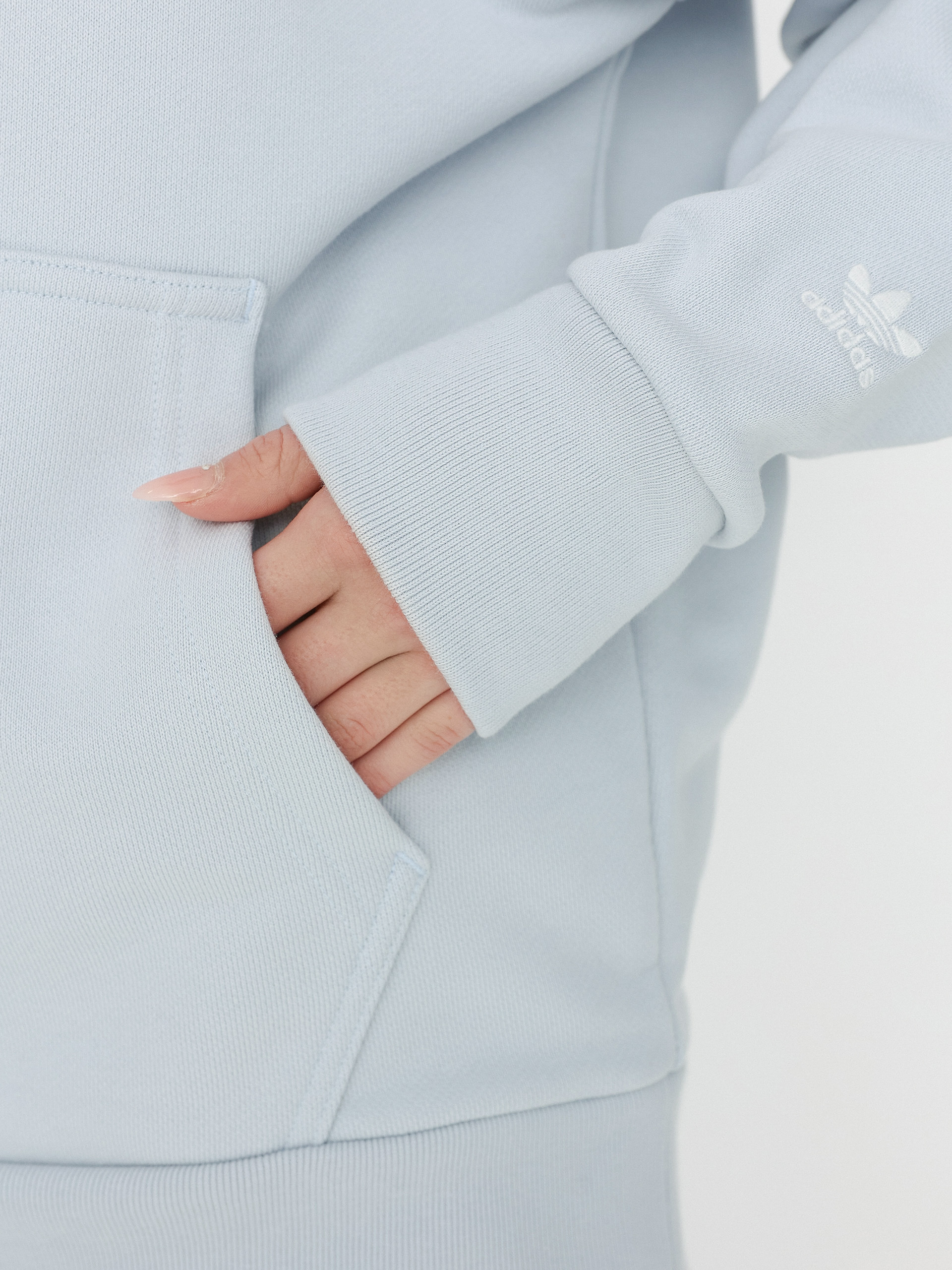 Mikina s kapucňou adidas Originals Pharrell Williams Basics HD Wmn (halblu)