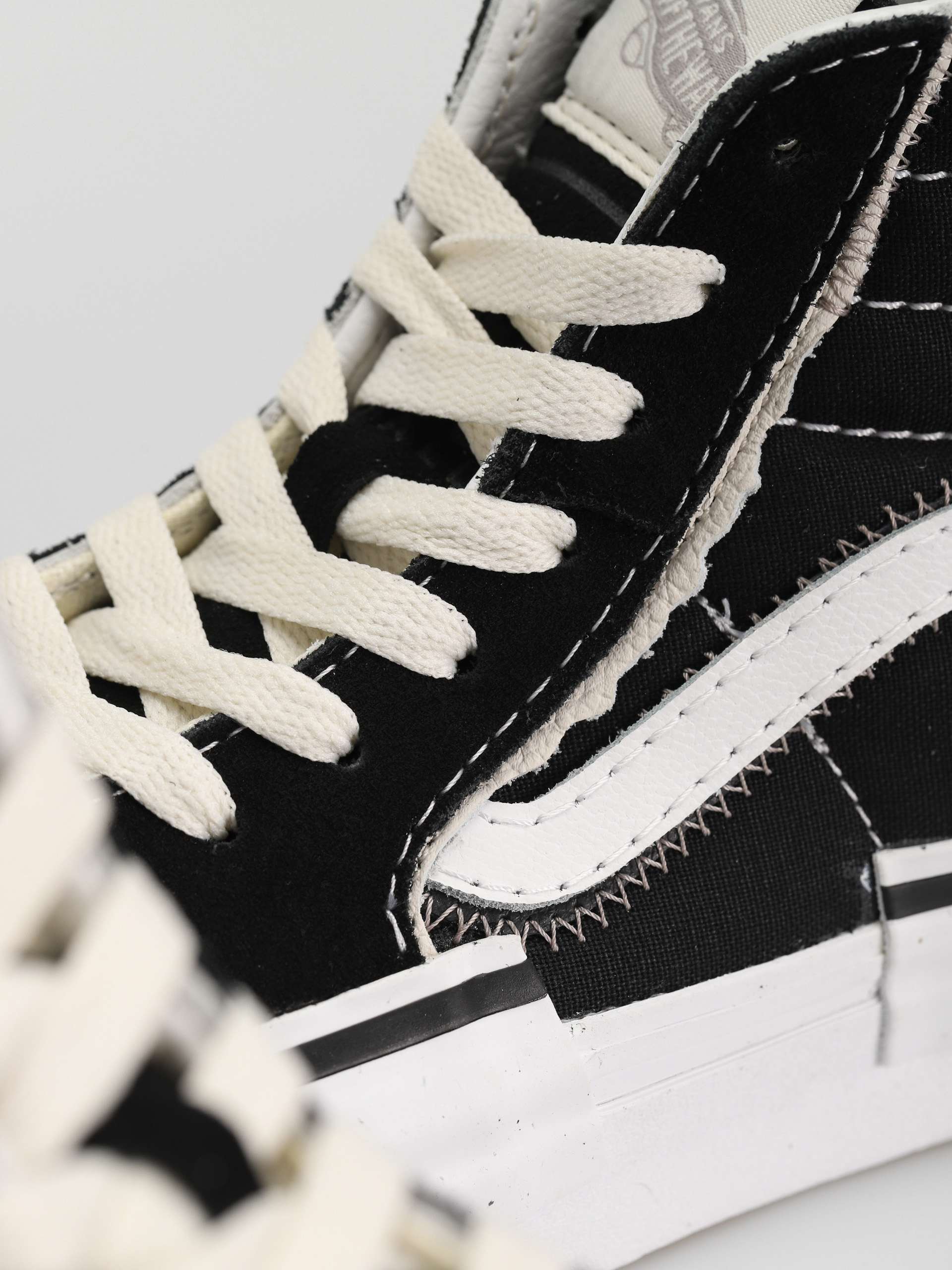 Topánky Vans Sk8 Hi Reconstruct (black/true white)