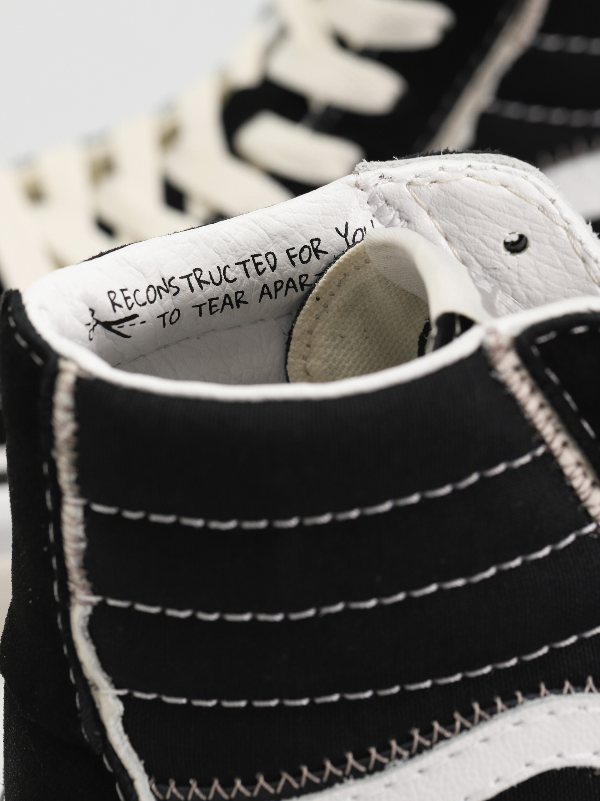 Topánky Vans Sk8 Hi Reconstruct (black/true white)