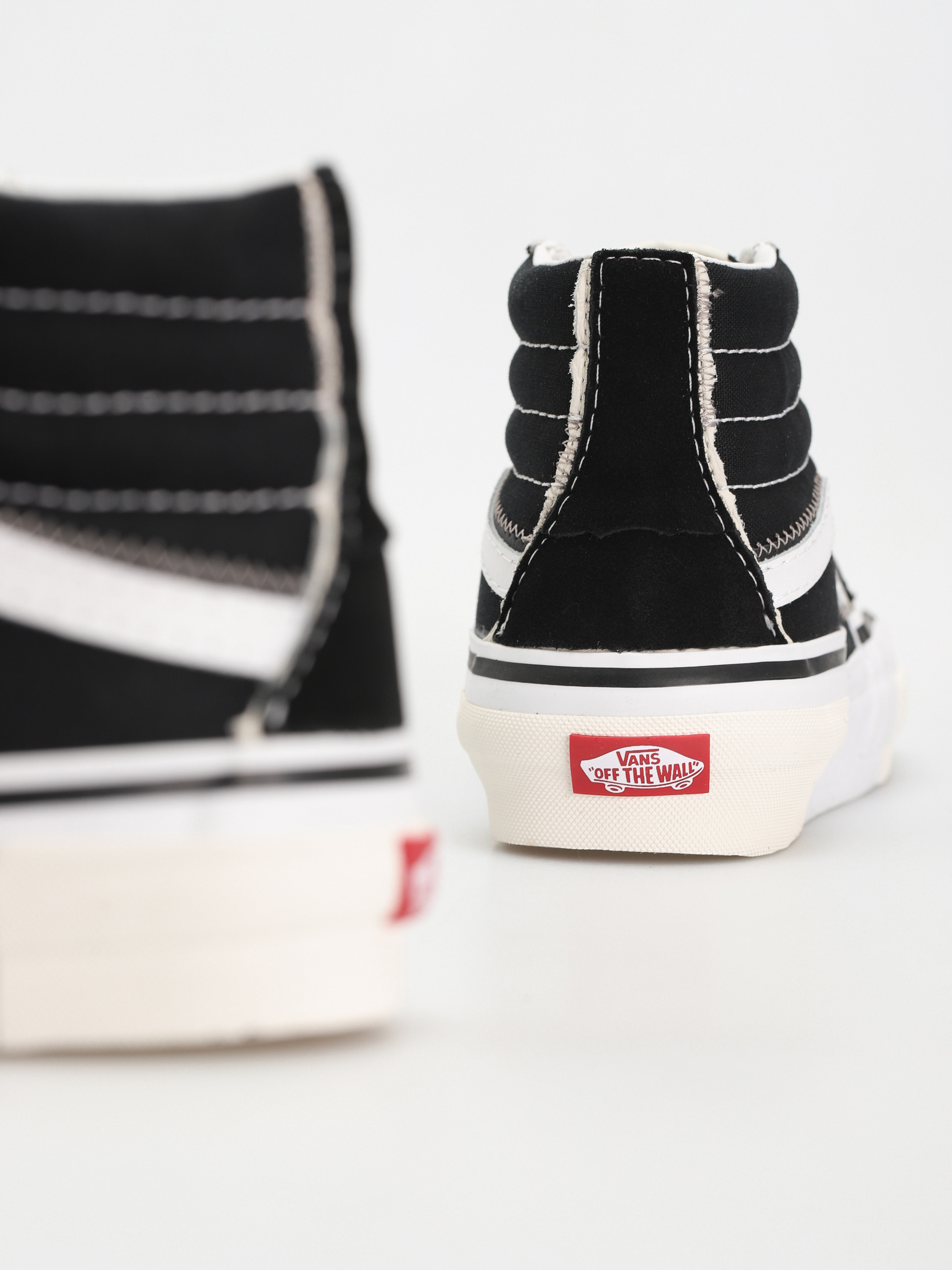 Topánky Vans Sk8 Hi Reconstruct (black/true white)