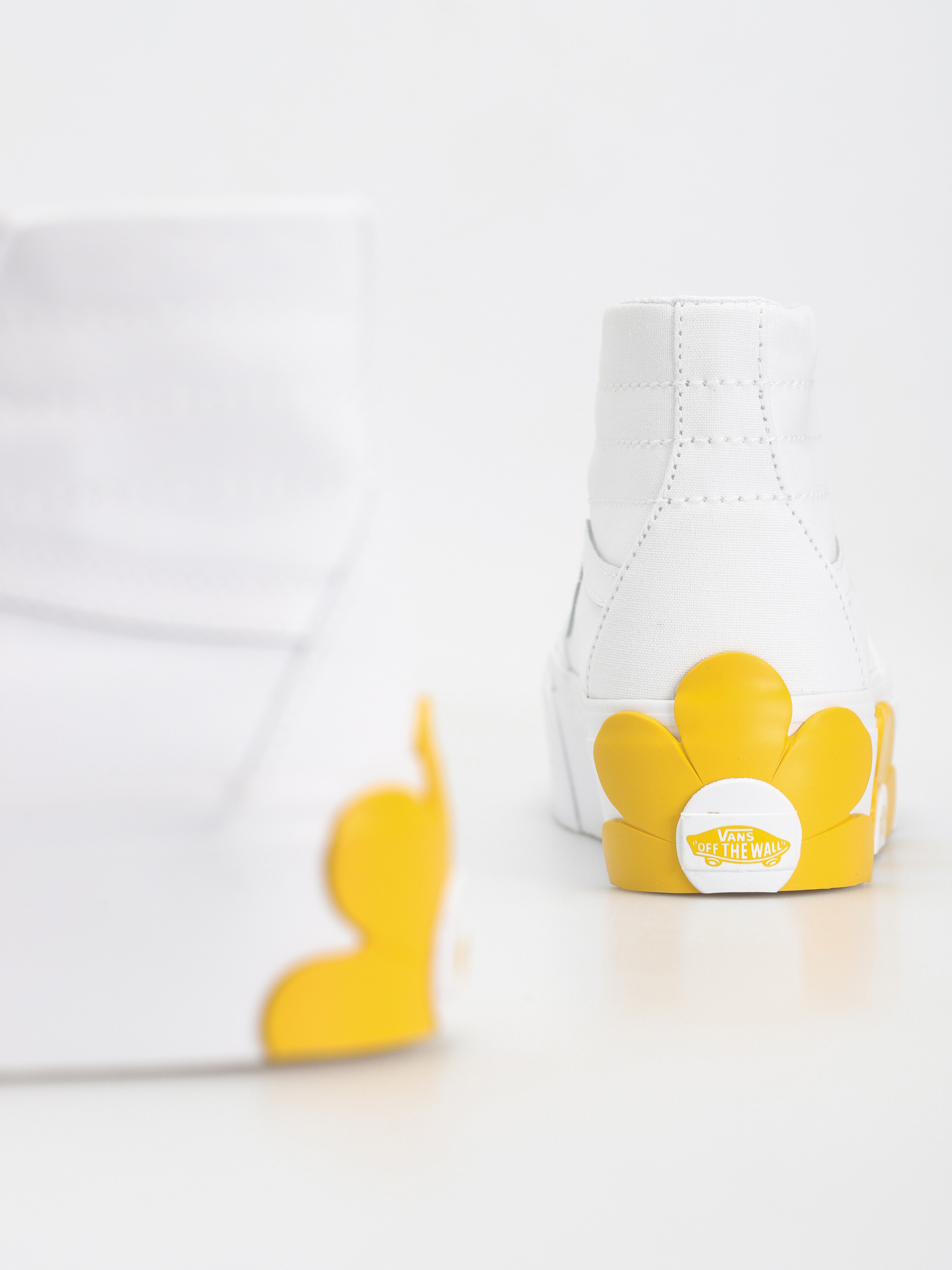 Topánky Vans Sk8 Hi Tapered Stackform Osf Wmn (true white)